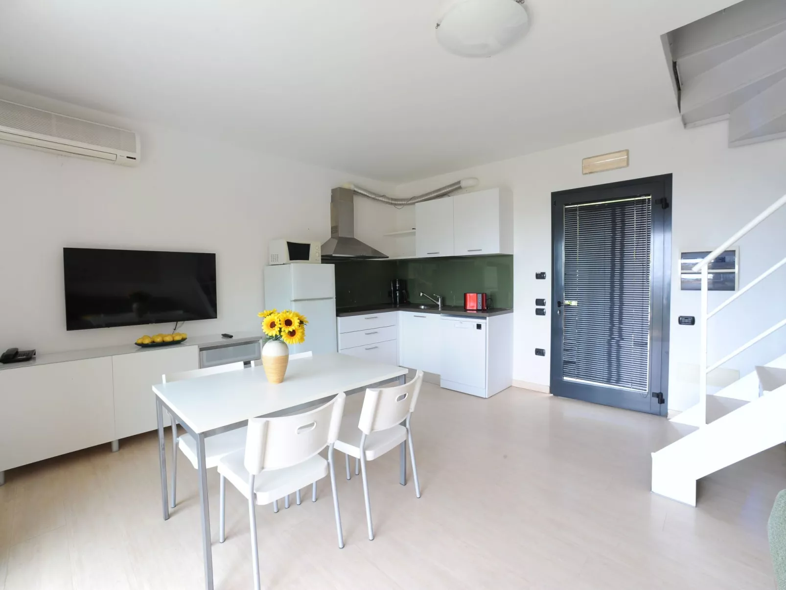 Zwei-Zimmer-Wohnung mit Seeblick - Image-tags.info