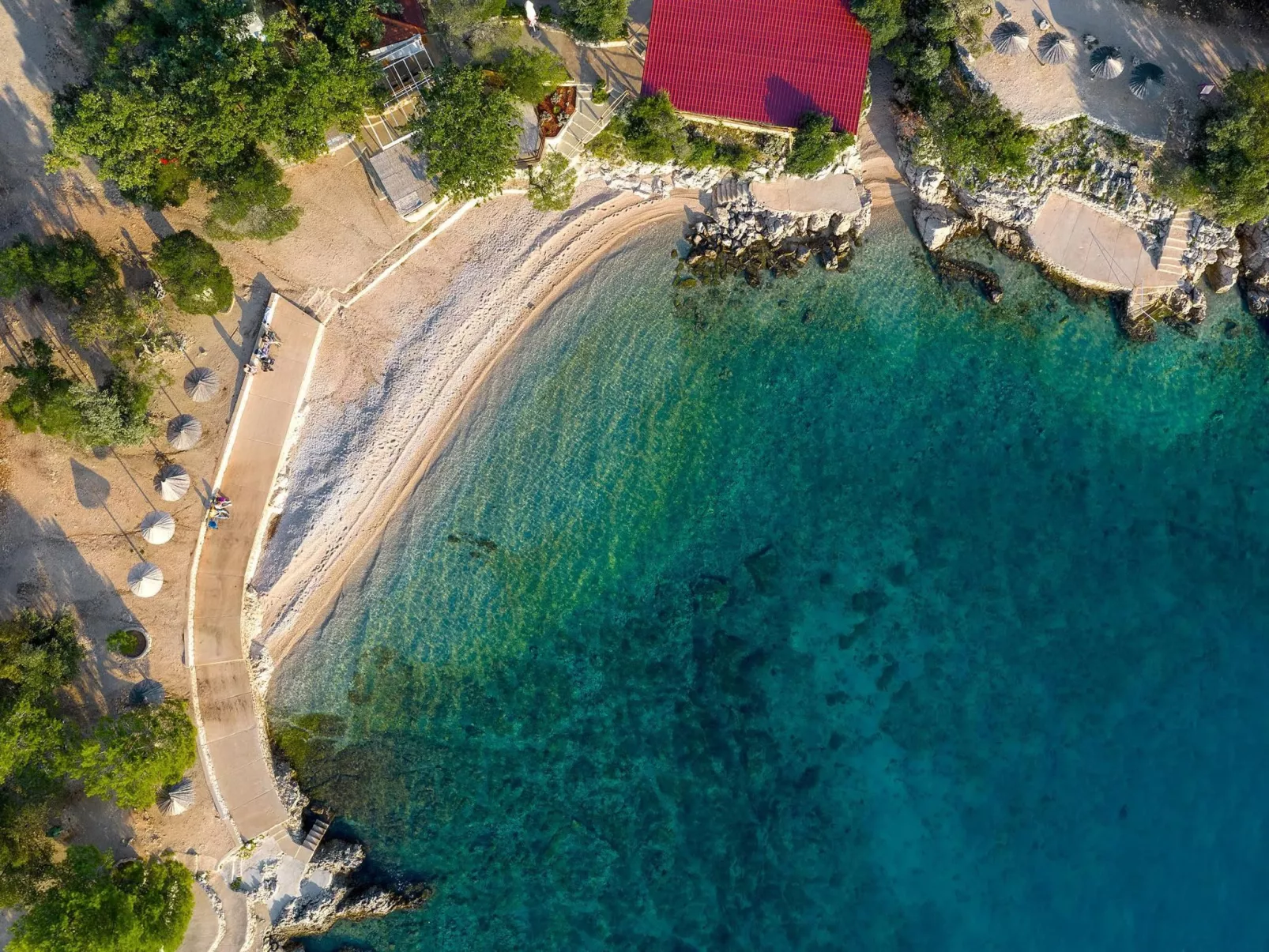 "Laura" mit Blick auf das Wasser - Image-tags.info