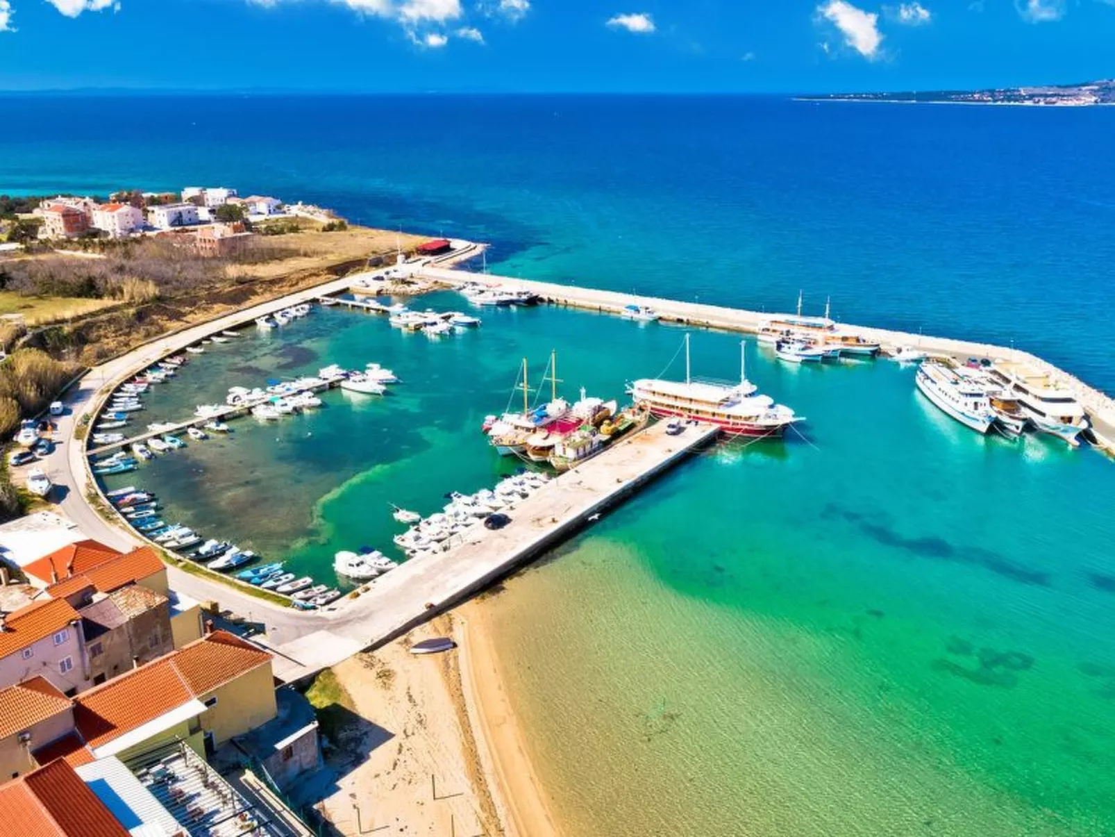 Neue Steinvilla mit beheiztem Pool in Strandnähe - Image-tags.info