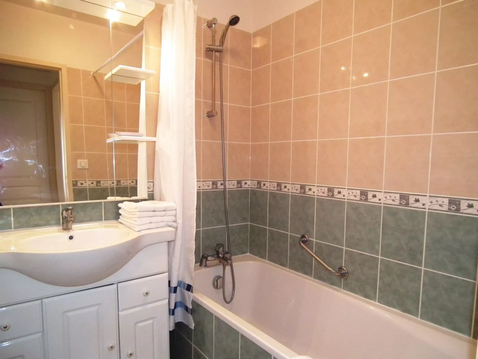 Domäne mit Jacuzzi - Image-tags.info