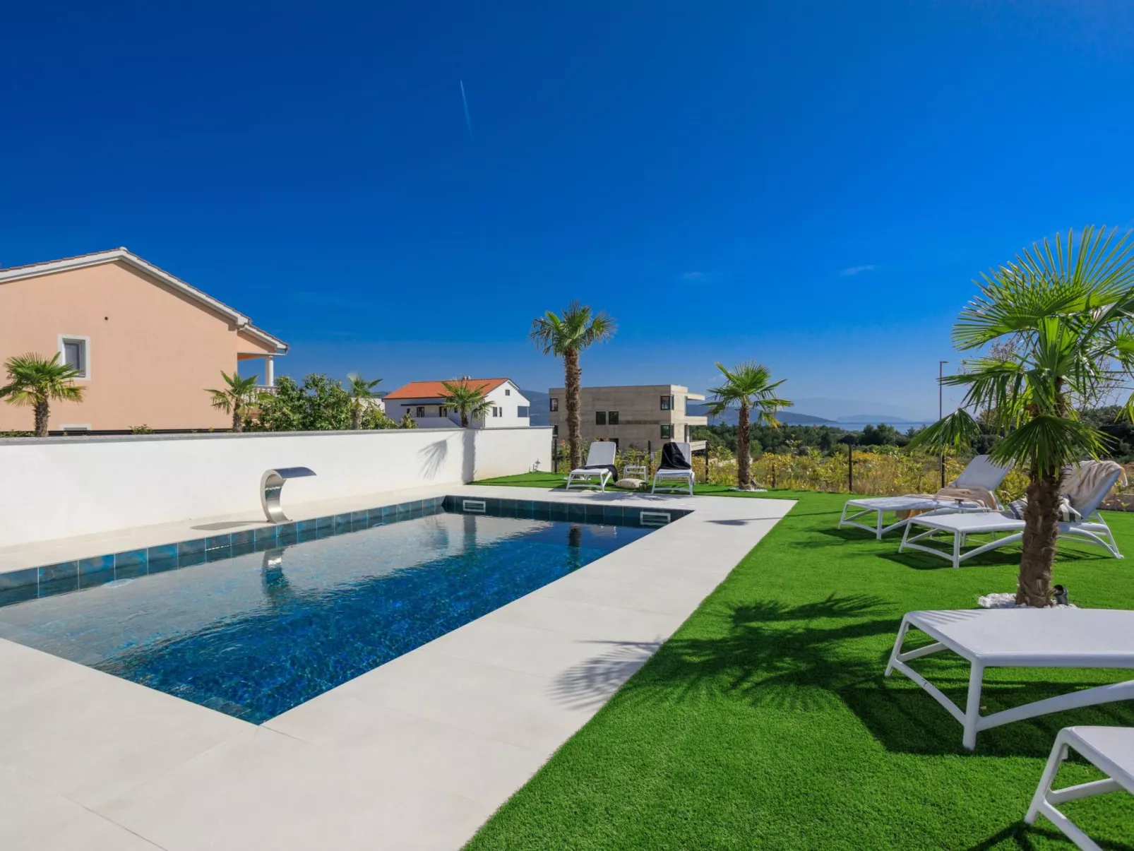 Luxusvilla mit beheiztem Pool in Strandnähe - Image-tags.info