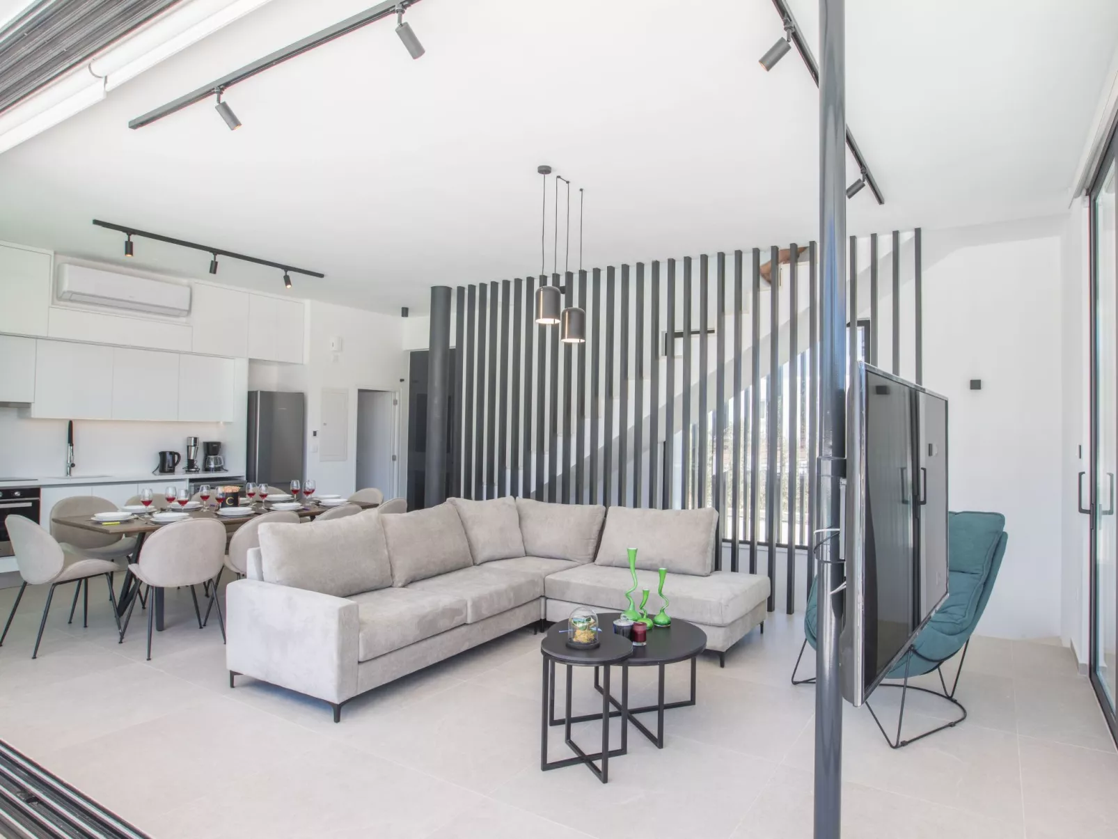 Geräumige Villa mit großem Garten und Pool - Image-tags.info