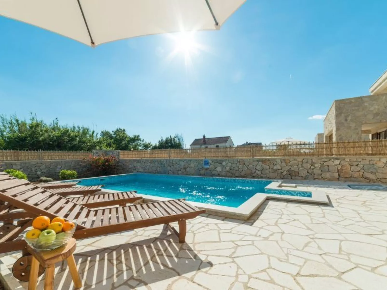 Steinvilla mit Pool, Meerblick, Nähe Sandstrand - Image-tags.info