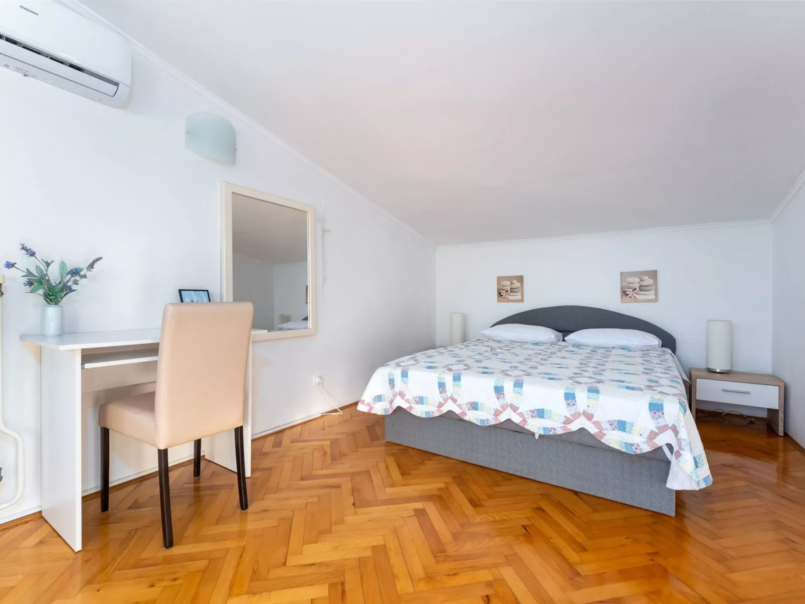 Mit Pool, großer Garten - Image-tags.info