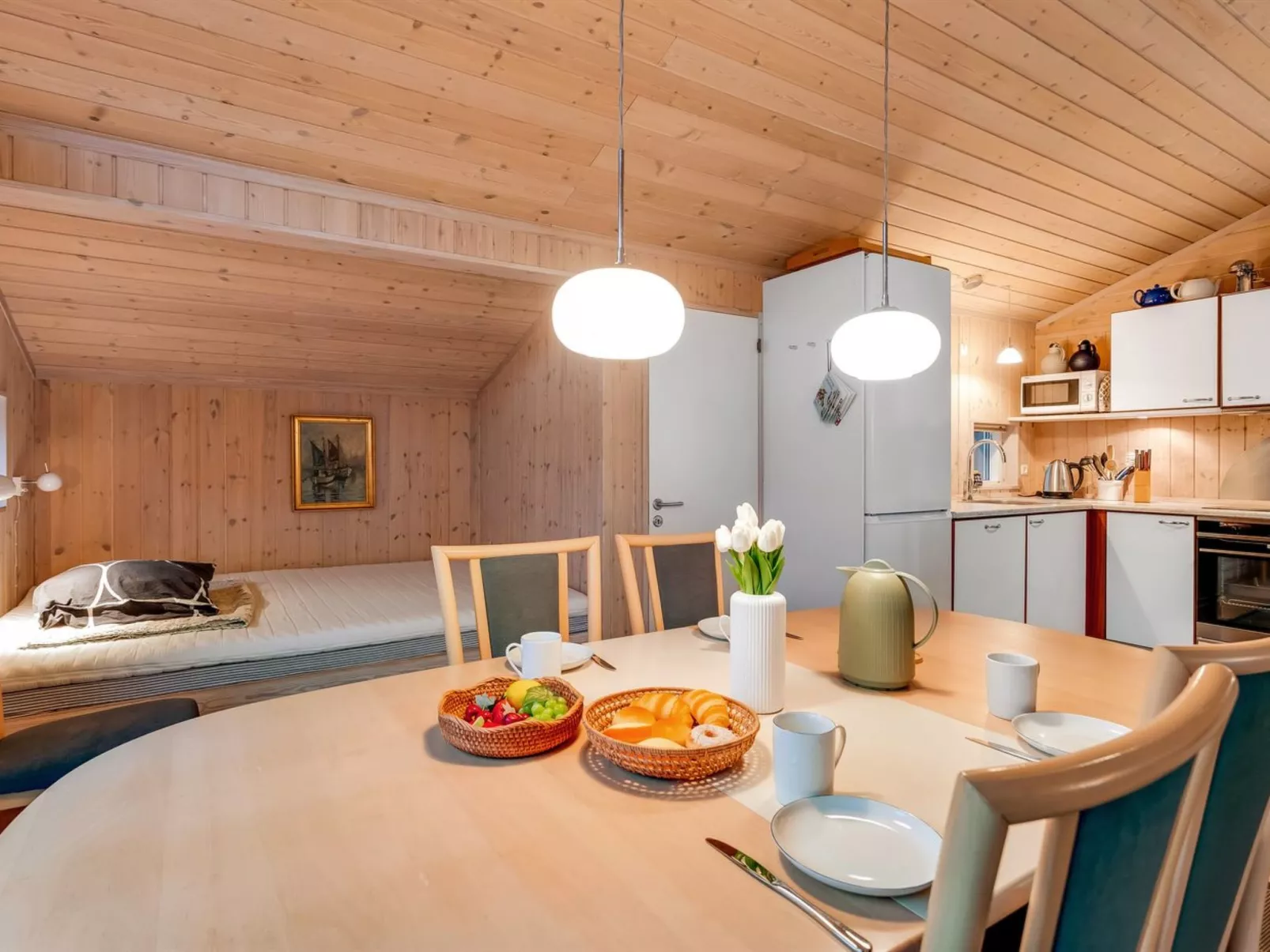 "Garth" - 50m from the sea - Binnen