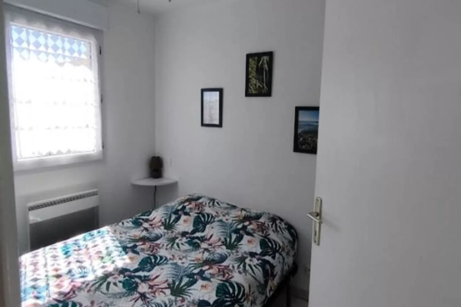 Le Douillet Sur Le Port Et La Plage-Niet-getagd