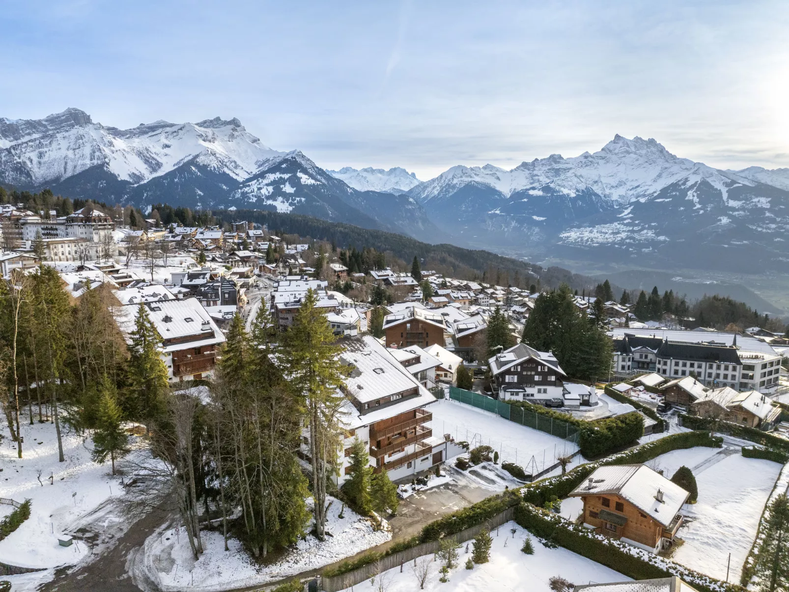 Grand Hôtel A18 - Buiten