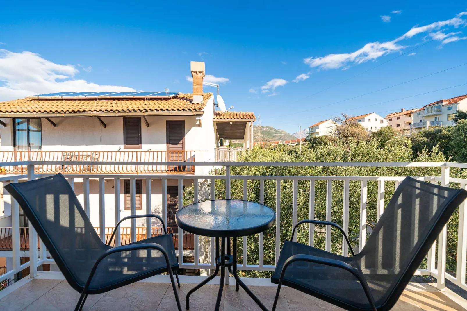 Apartments Senjo - Studio Apartment with Balcony and Garden View (Apartman 5)-Terras