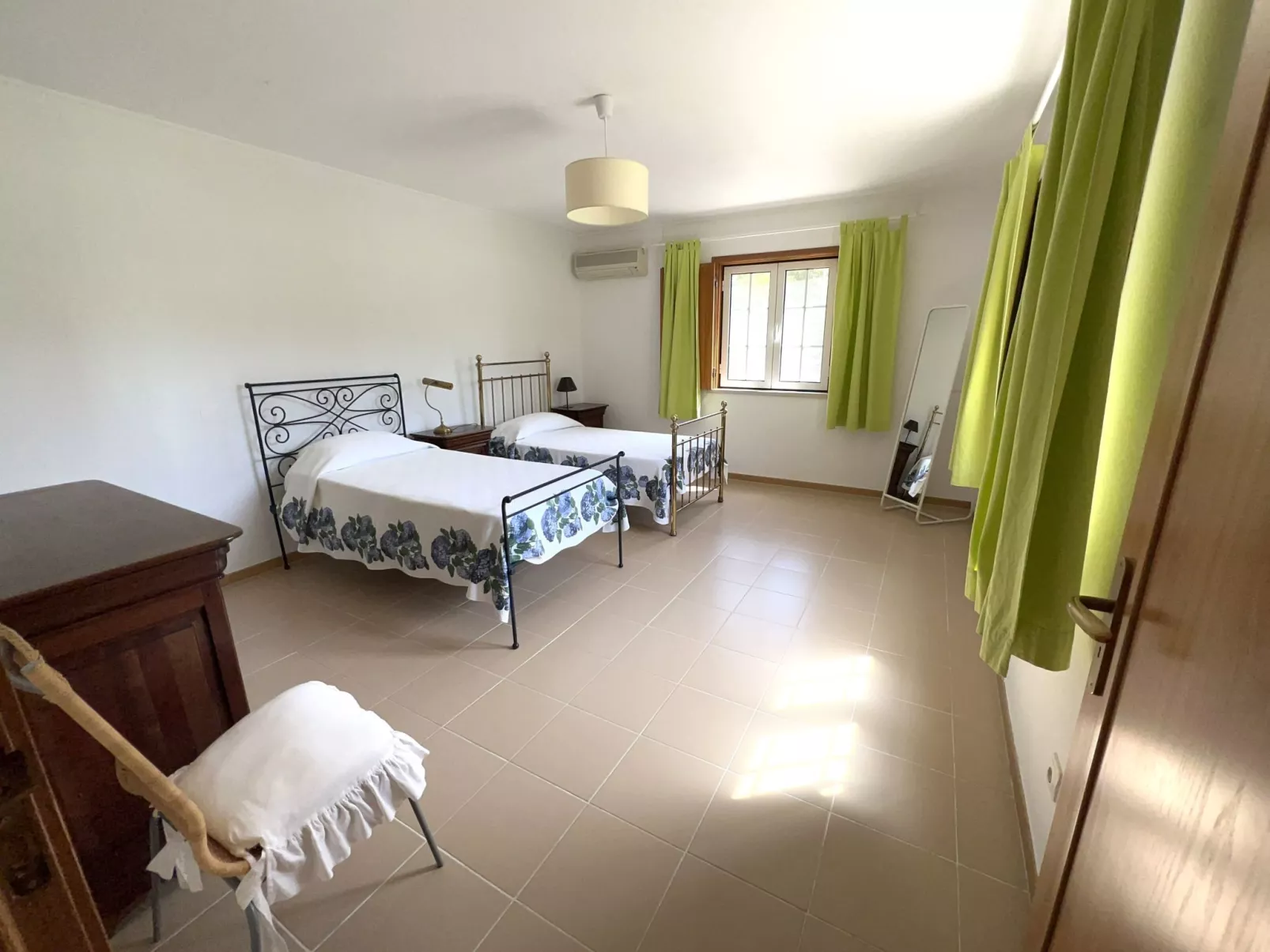 Villa Cegonha-Binnen