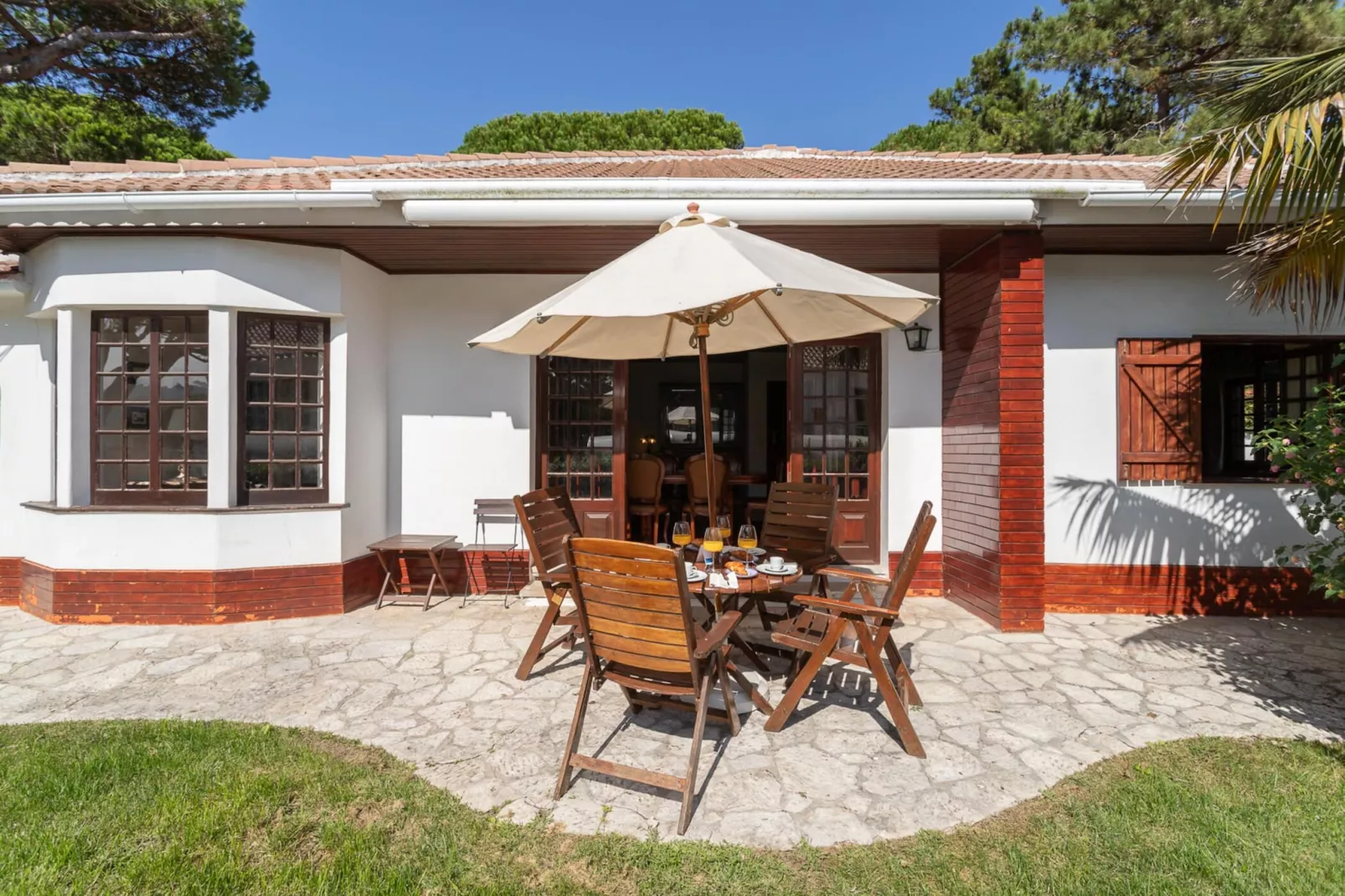 Charming  House and Terrace By Gt House-Buitenkant zomer