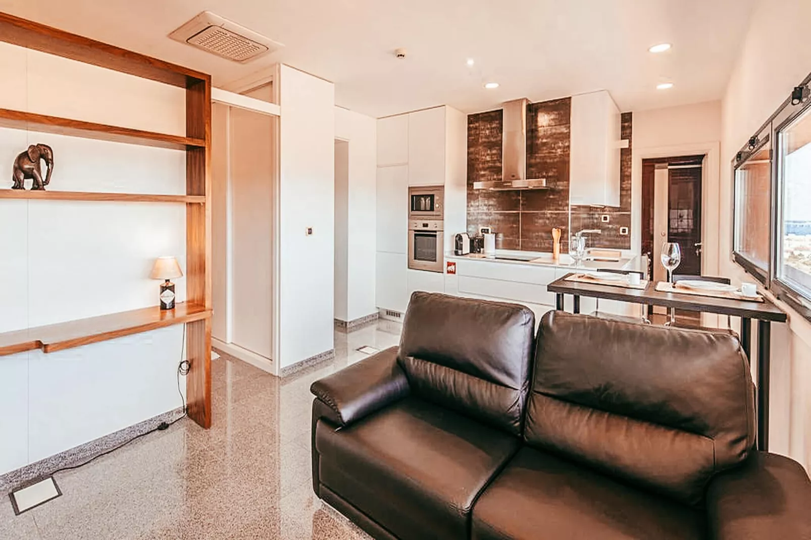 Trendy Apartment River View By Gthouse - Woonkamer