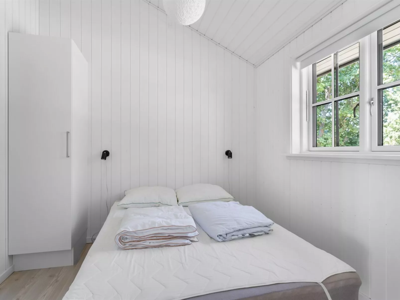 "Edvardsine" - 40m from the sea-Binnen