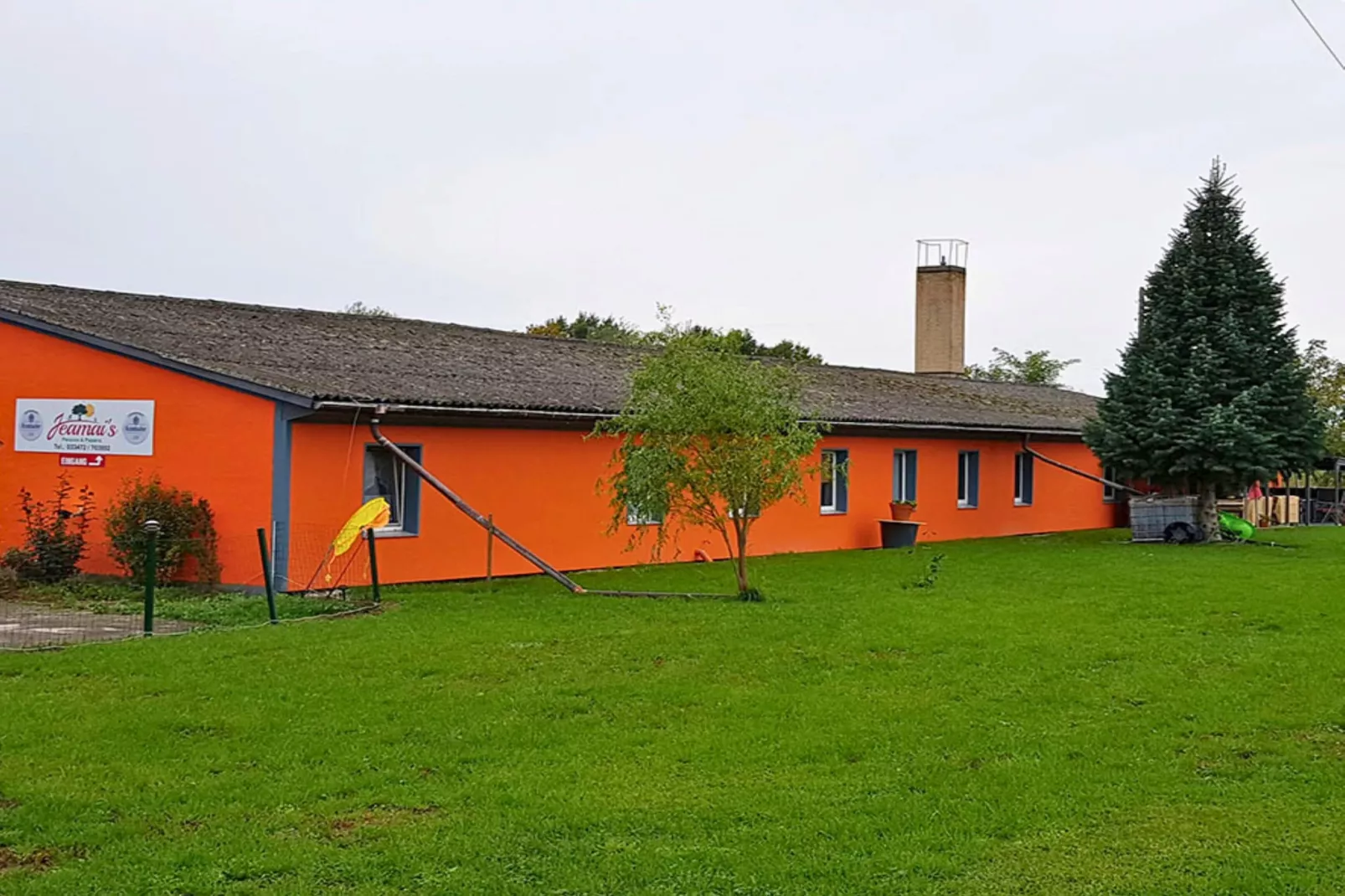 Jeamai’s Pension-Buitenkant zomer