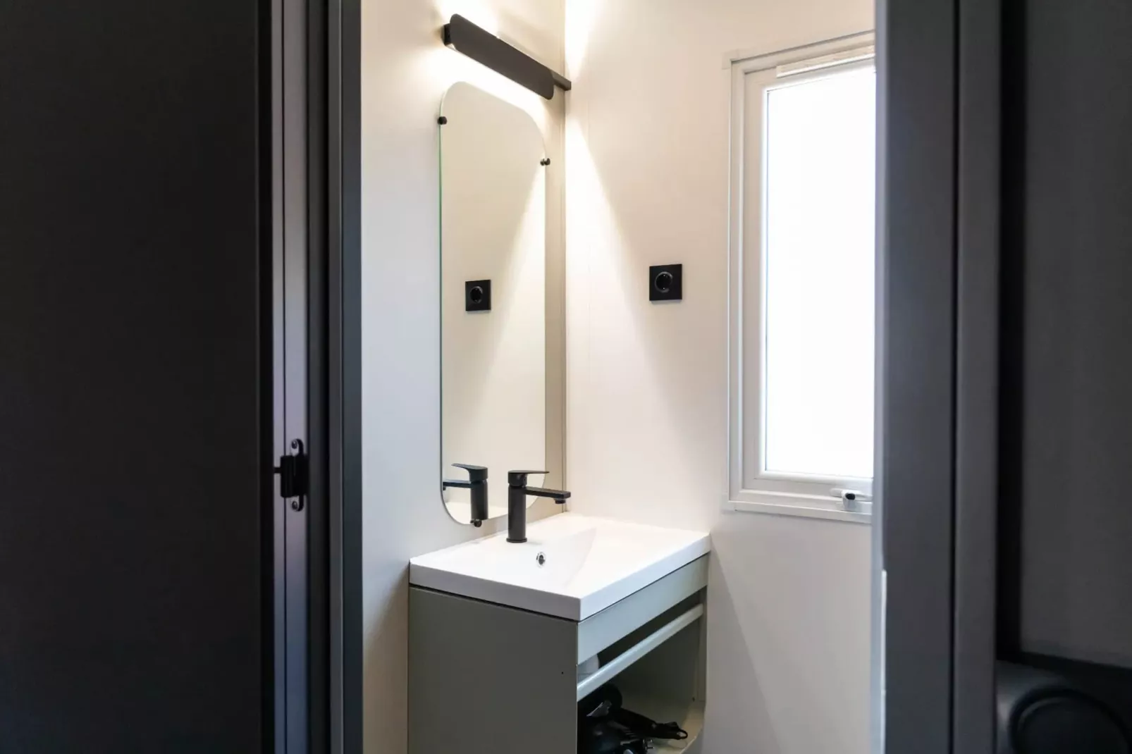 HOLA CAMP SANT SALVADOR-Superior 4-Badkamer