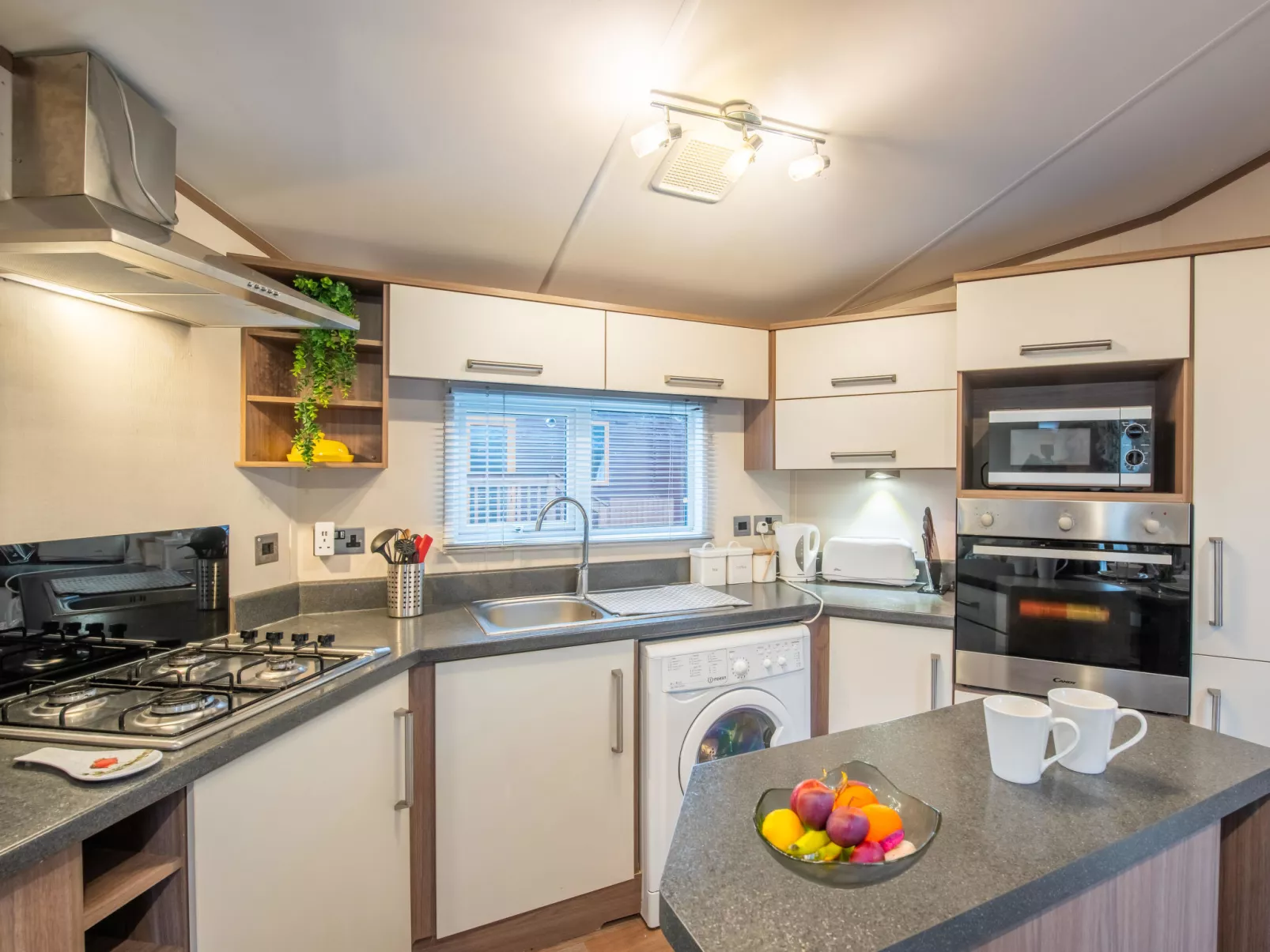 ScottishHighlands.LochNess - Binnen