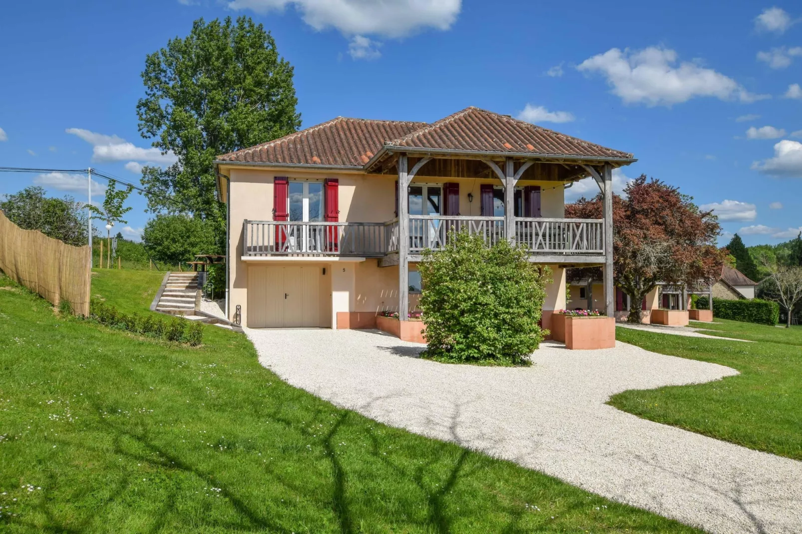 Pavillon le Papillon - Buitenkant zomer