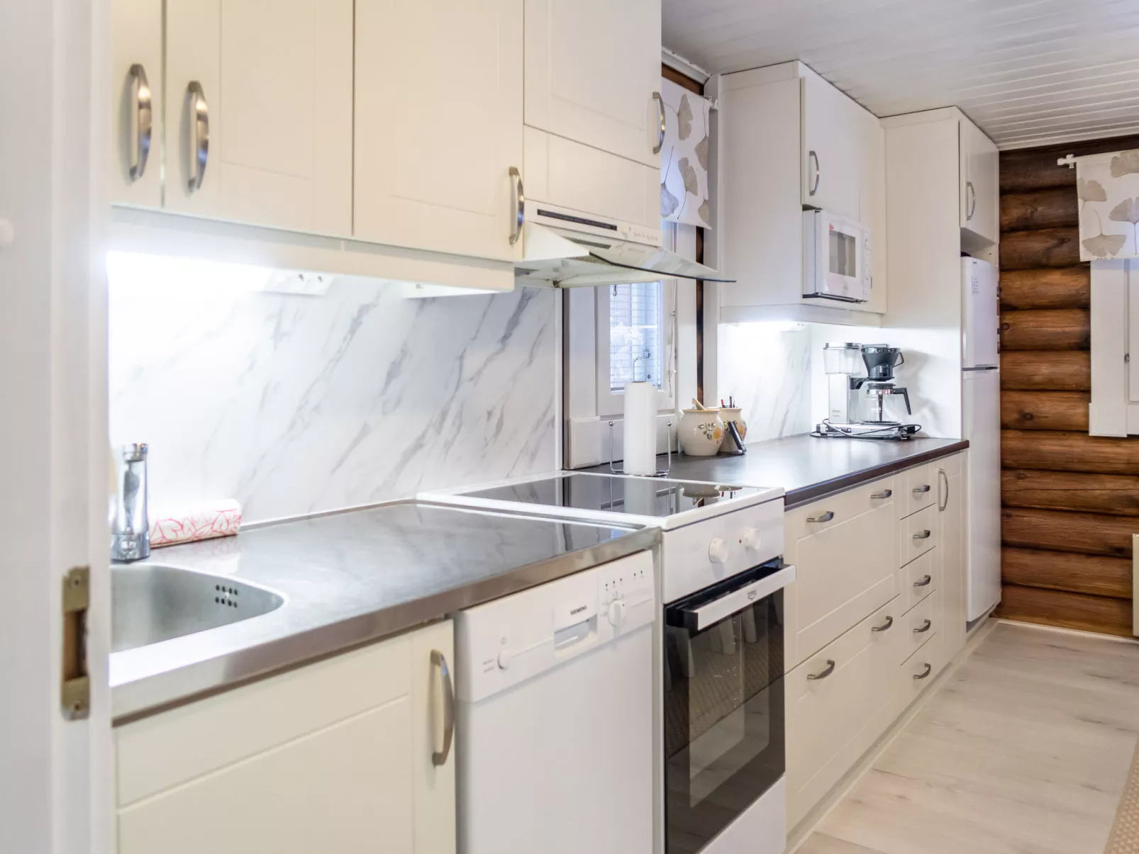 Linnanhelmi (ent. metsäpeura) - Binnen