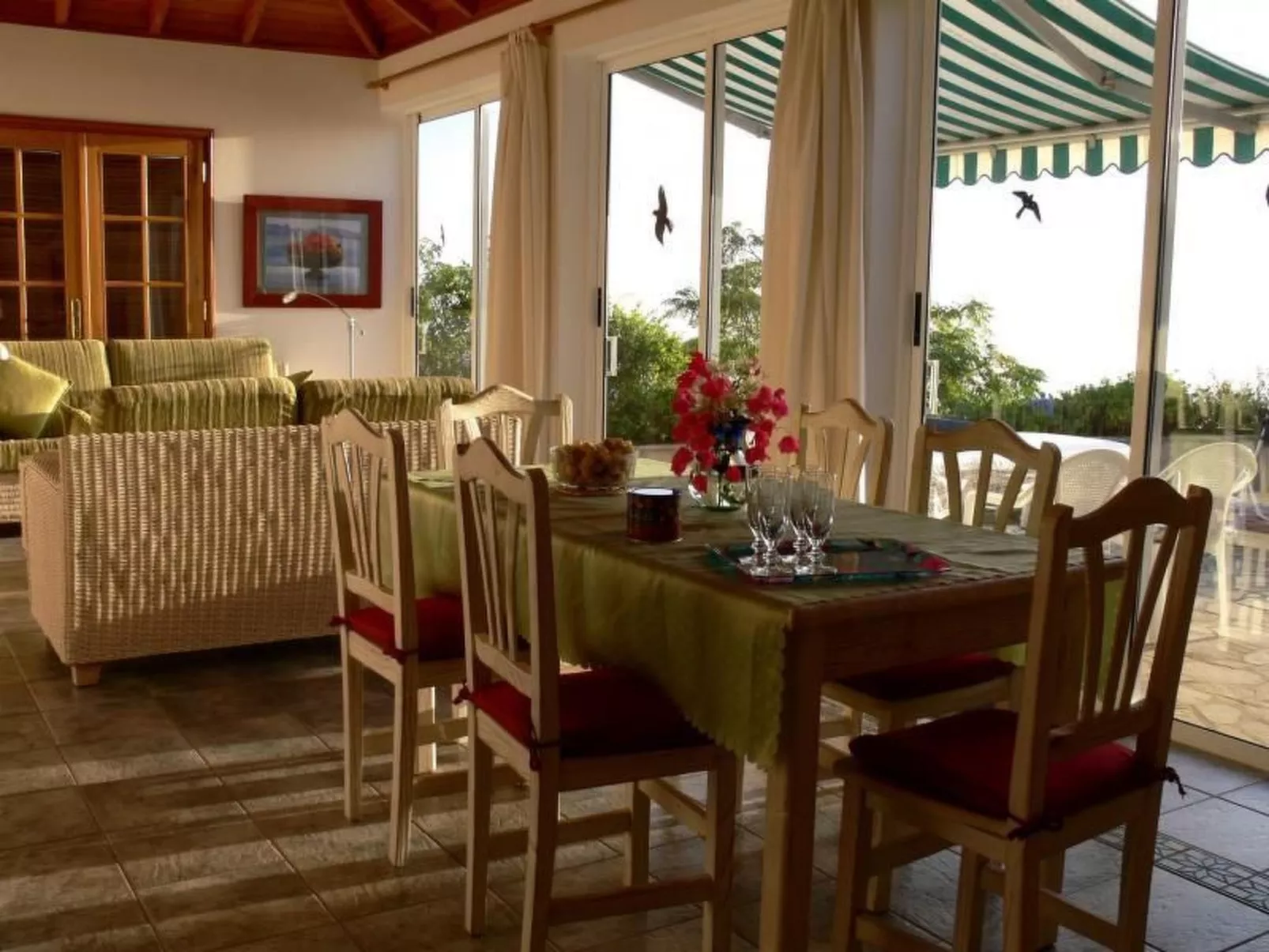 Anspruchsvolle Ferienvilla mit Panoramablick - Image-tags.info