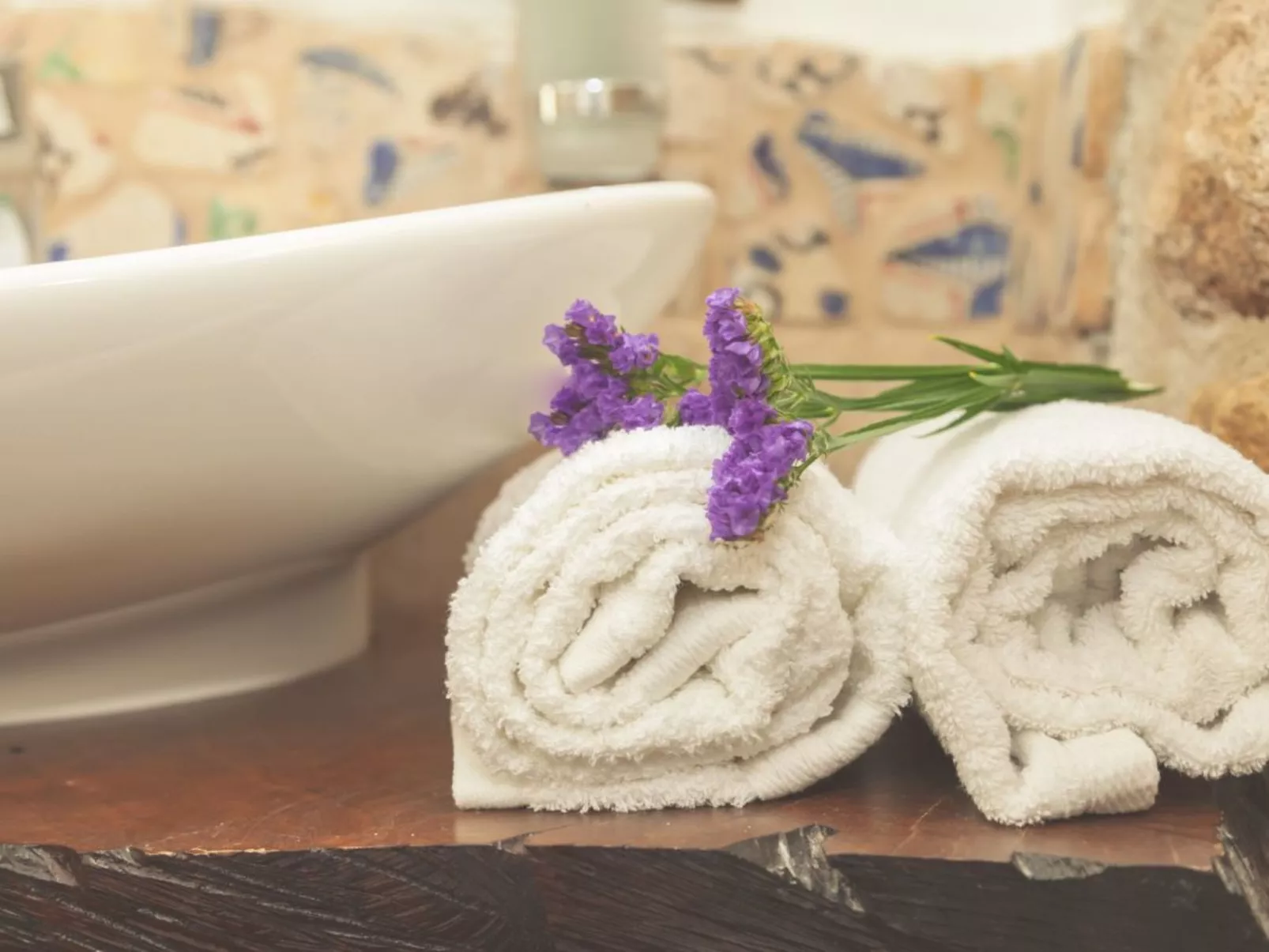 Lila Wohnung mit Schwimmbad und Meerblick - Image-tags.info