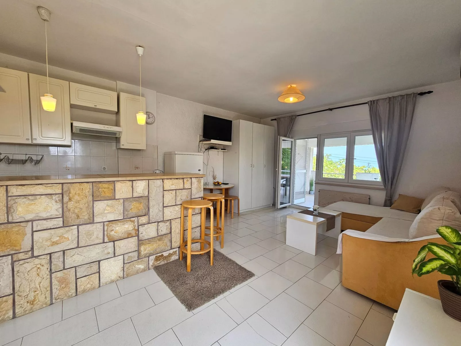 "Buza" mit eigenem Balkon - Image-tags.info