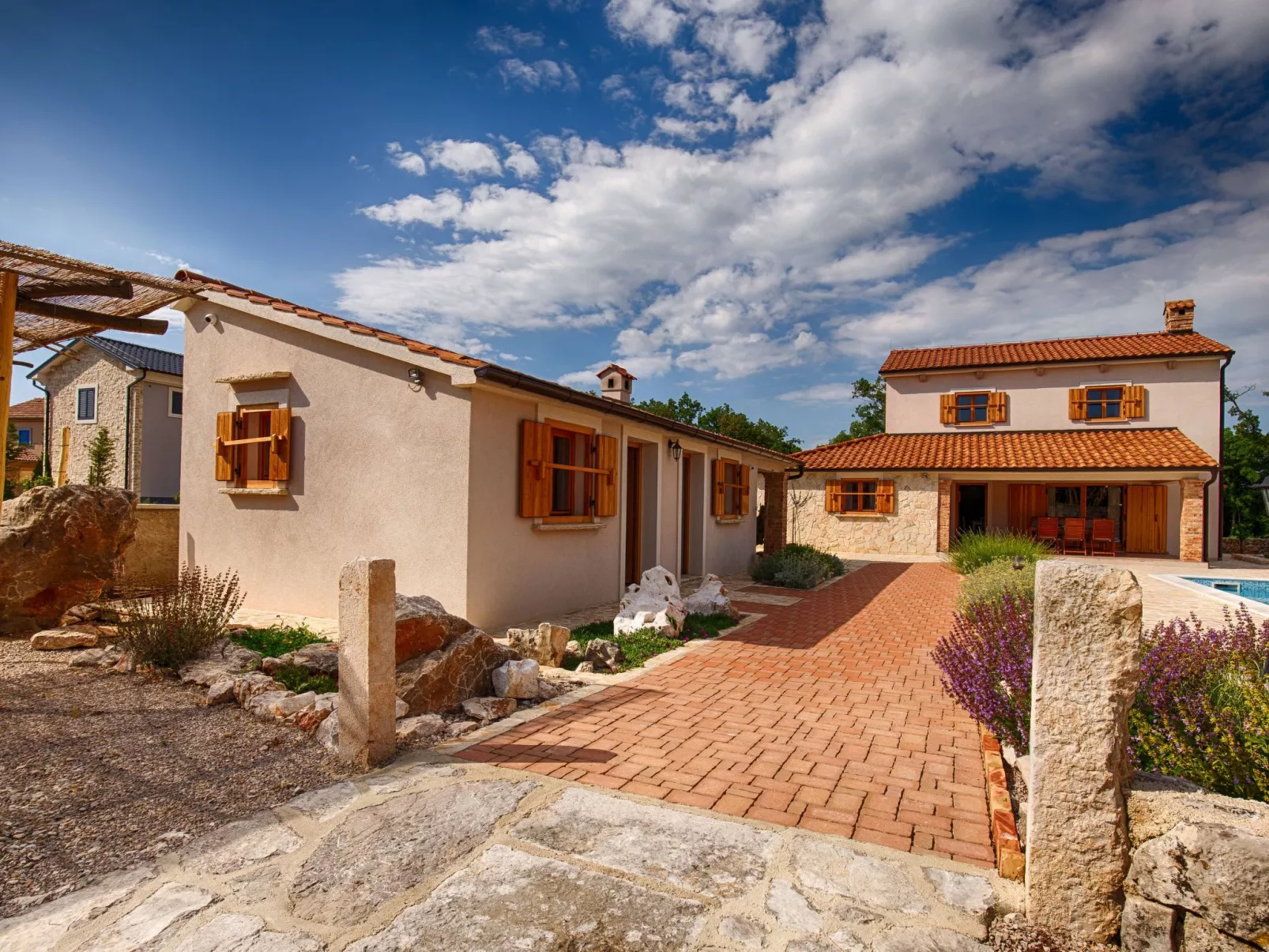 In Kras mit privatem Parkplatz - Image-tags.info