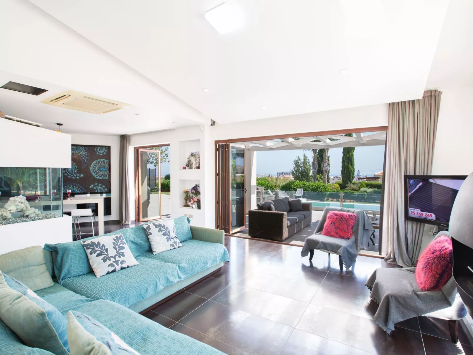 4-Schlafzimmer-Villa mit Pool im Zentrum von Protaras - Image-tags.info