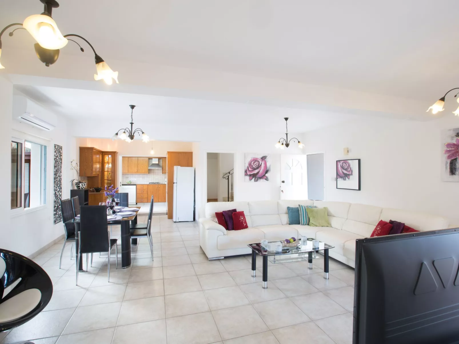 Geräumige Villa mit 3 Schlafzimmern und Pool in Protaras - Binnen