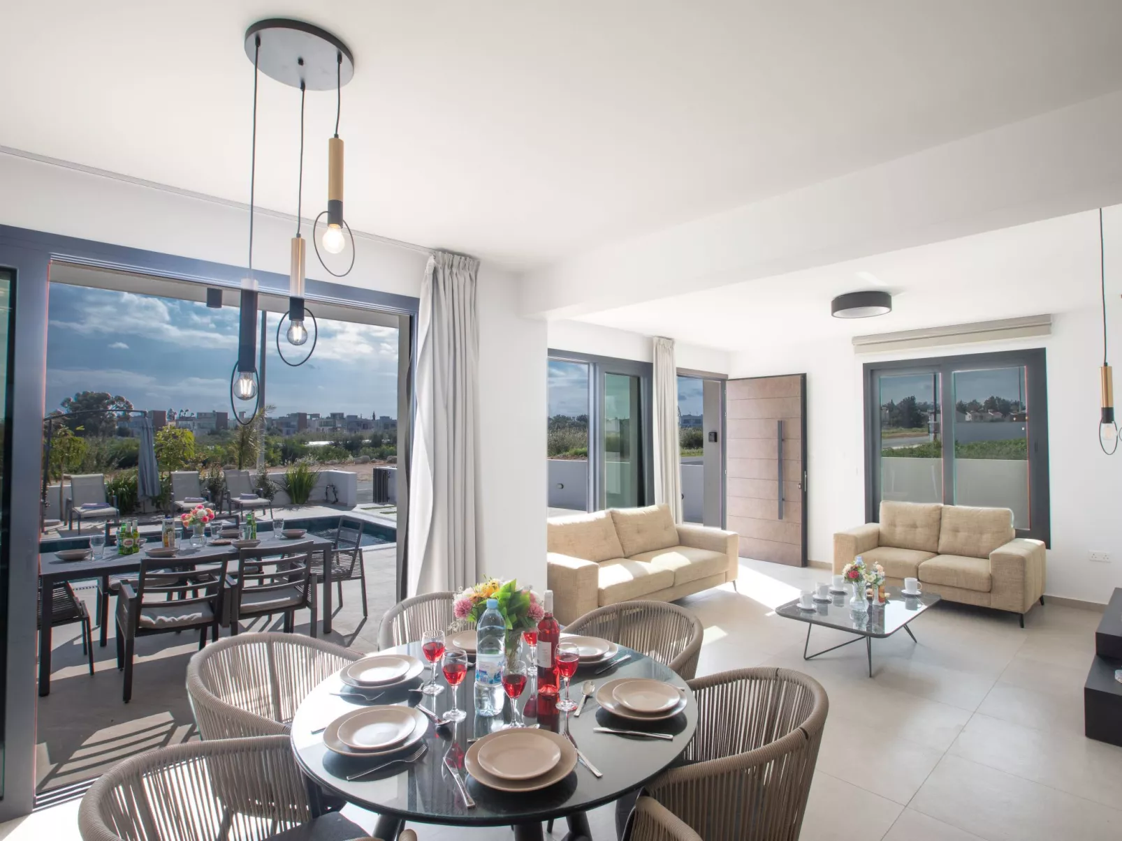 Haus in Paralimni mit Doppelveranda - Image-tags.info