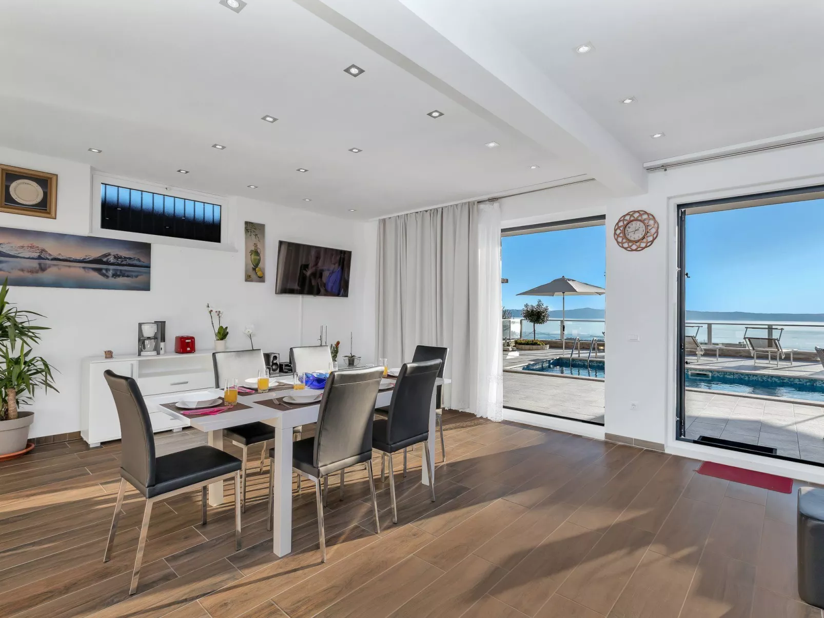 Villa Infinite mit Schwimmbad und Meerblick - Binnen