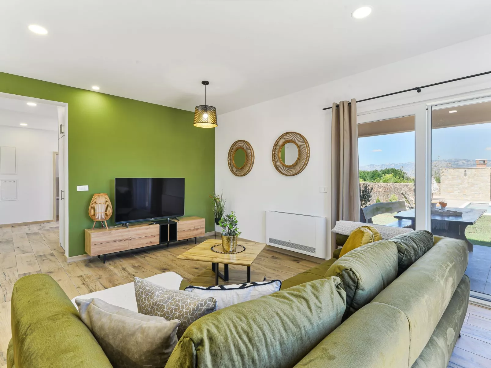 Neue Luxusvilla mit Schwimmbad, Sauna - Image-tags.info