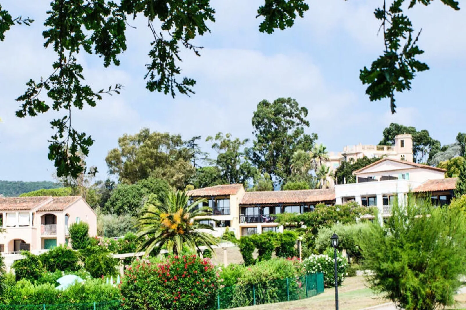 Résidence Les Parcs de Grimaud - maeva Home - Buitenkant zomer