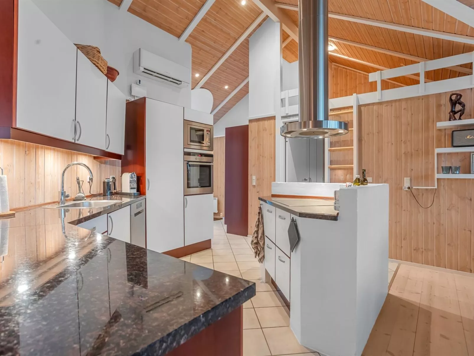 "Groa" - 50m from the sea - Binnen