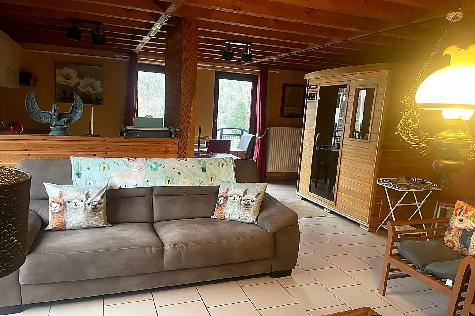 Hondvriendelijke woning met sauna en jacuzzi - Woonkamer