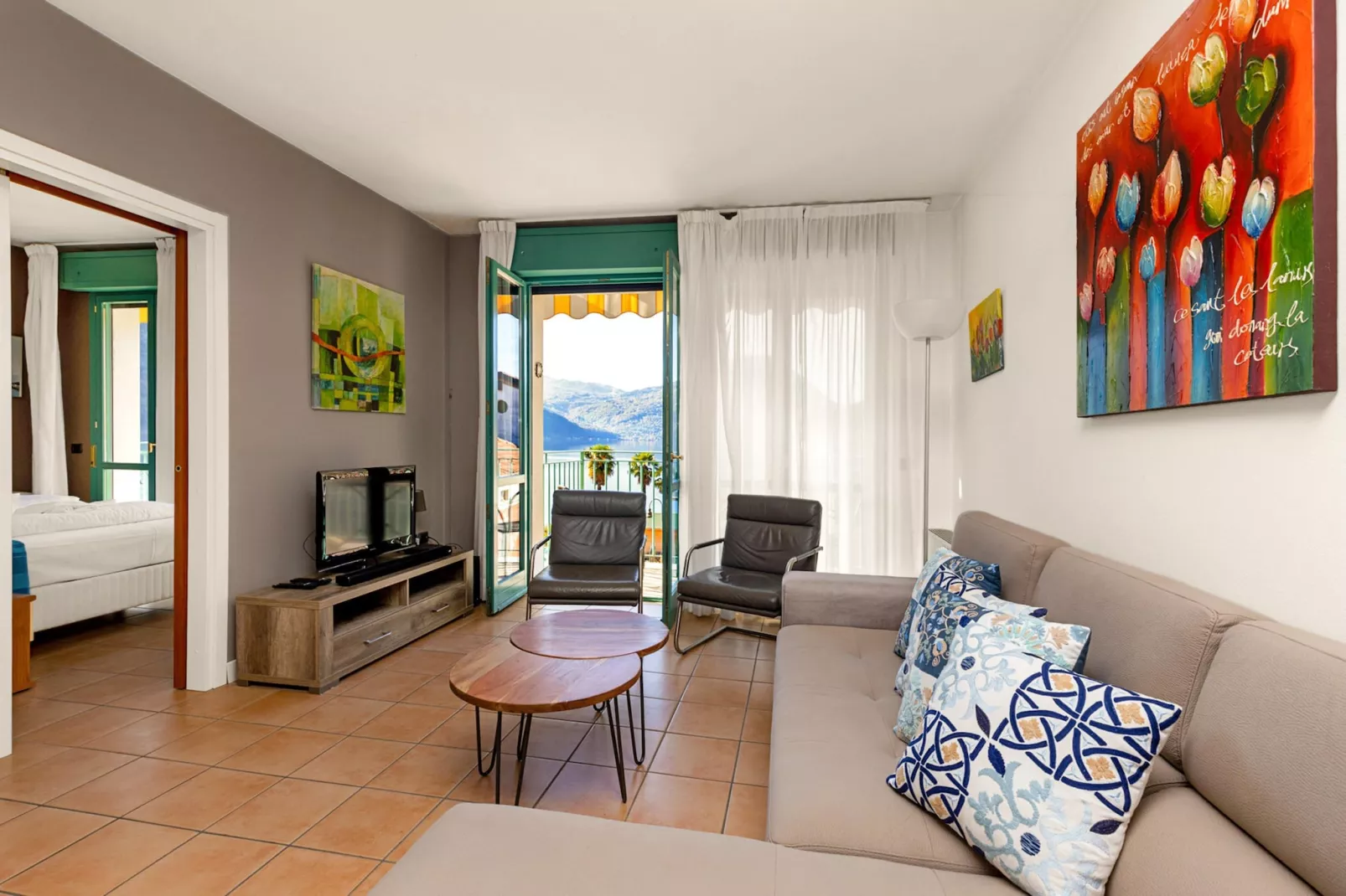 RESIDENCE PORTO LETIZIA - PALACE-1ROOM APT 4 PAX LAKE VIEW DELUXE 8206 - P1LD4 - Woonkamer