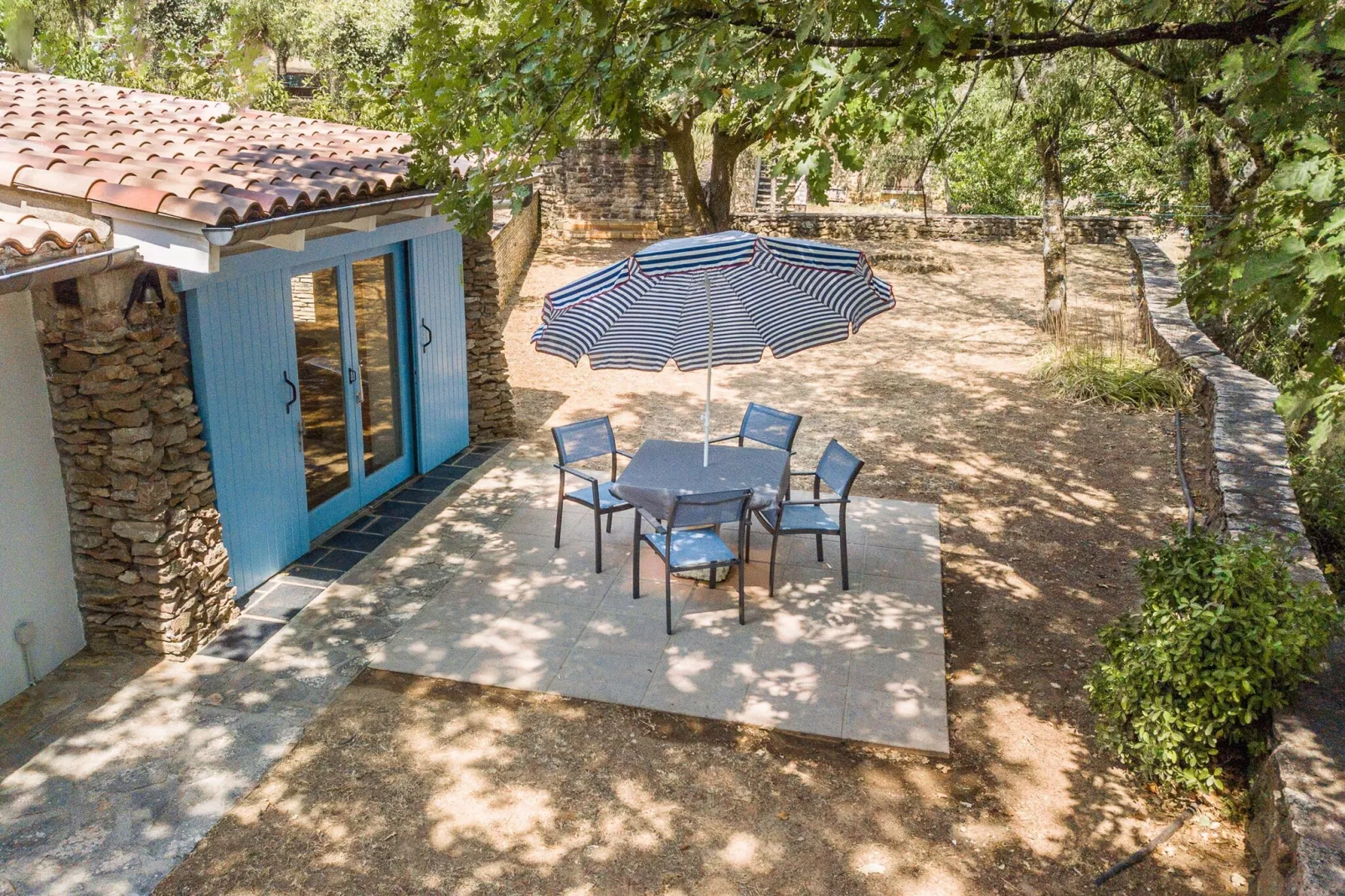 Petit gite-Buitenkant zomer