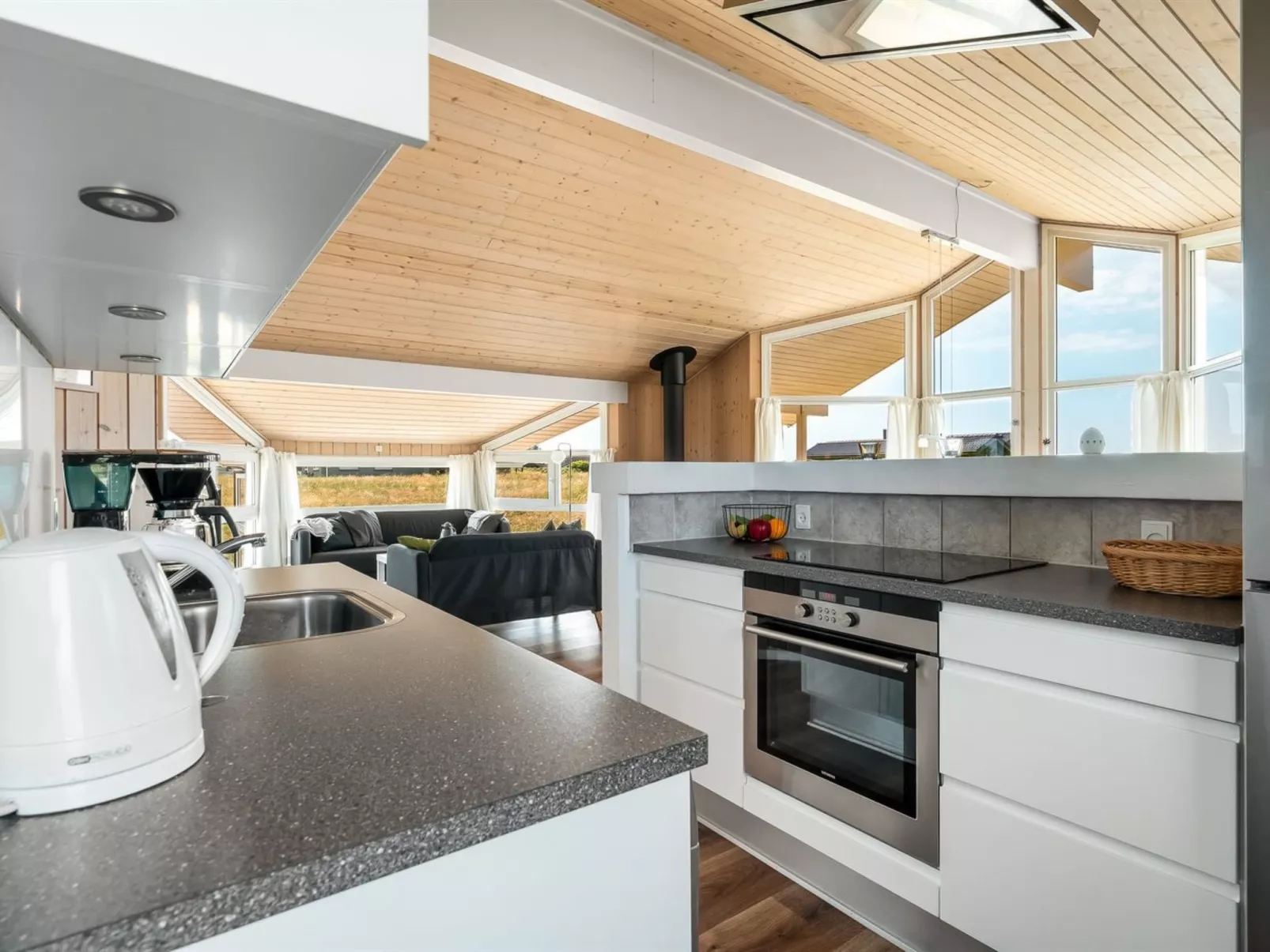 "Katla" - 400m from the sea - Binnen