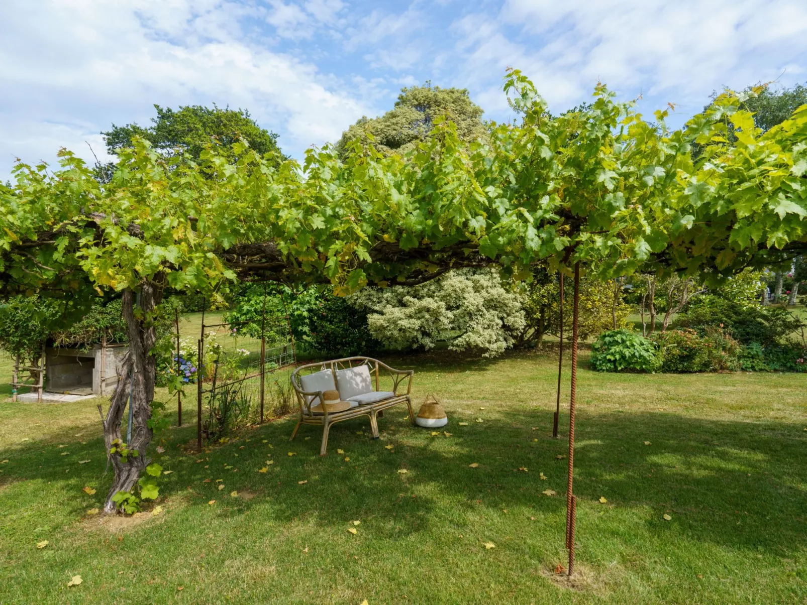 Les Volets Rouges - Buiten