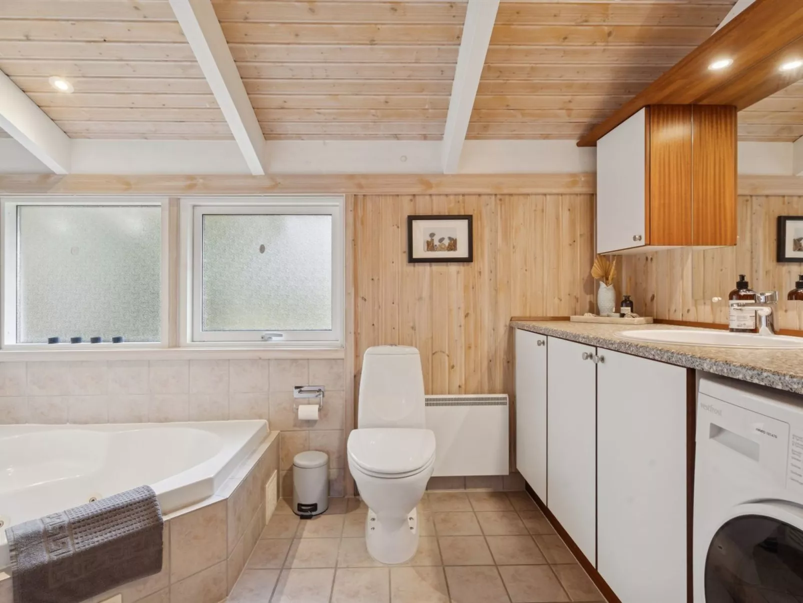 "Alvy" - 200m from the sea-Binnen