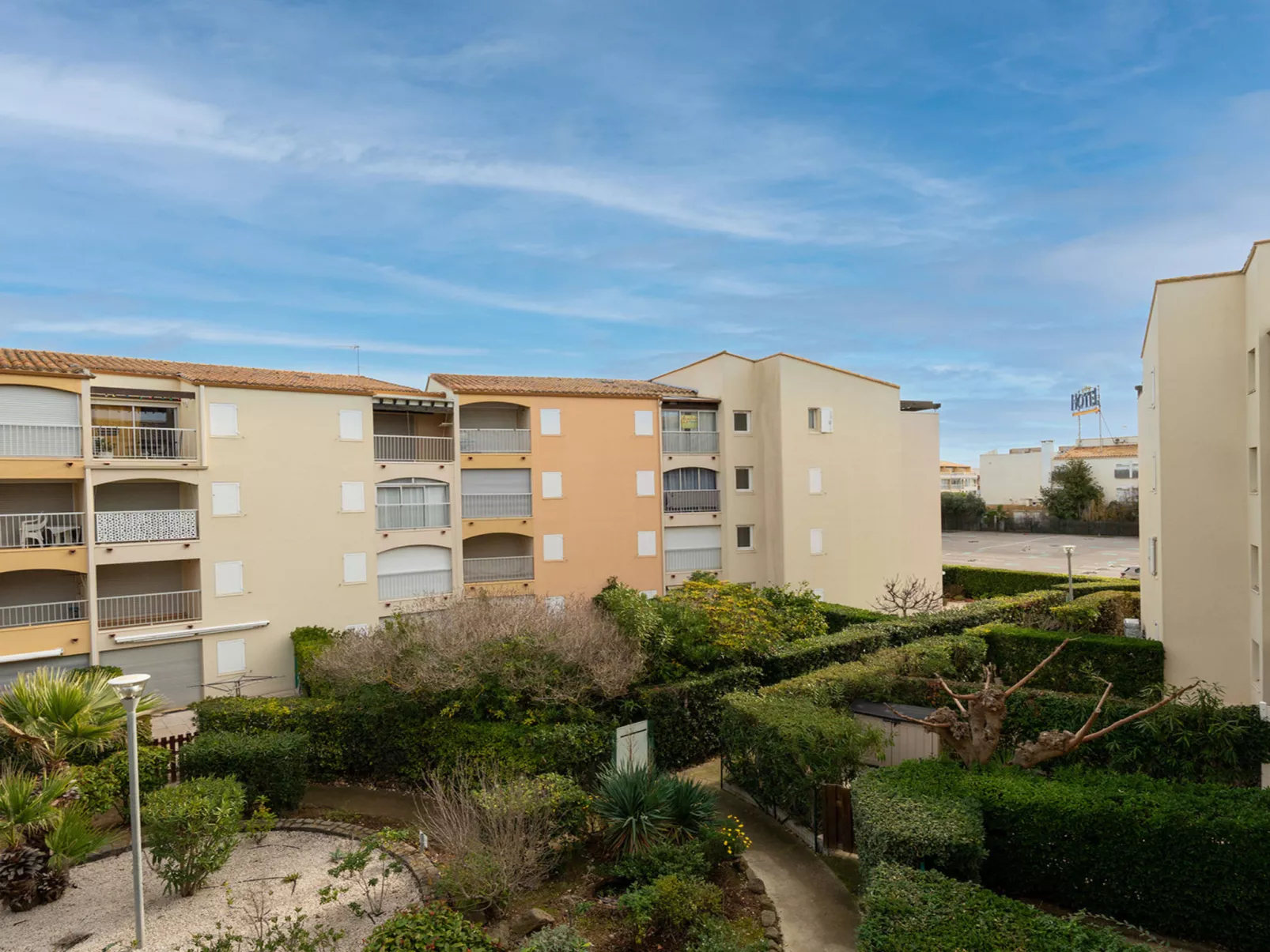 Le Jean Barth II-Buiten