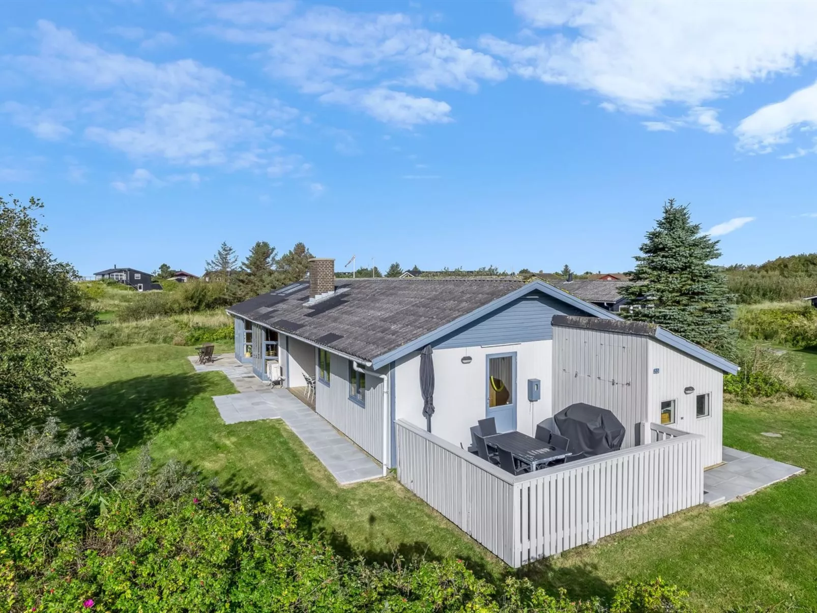 "Skoge" - 900m from the sea - Buiten