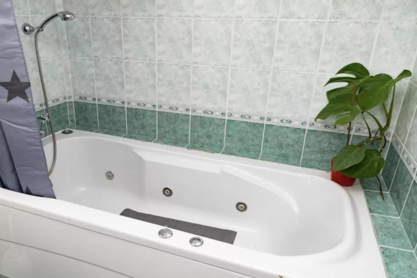 One Bedroom Magic Room (1)-Badkamer