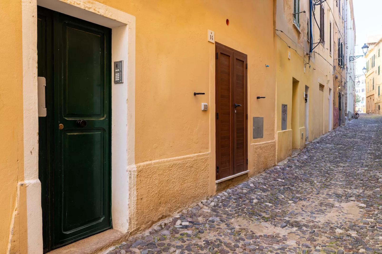 MONOLOCALE BURAGNA-Buitenkant zomer