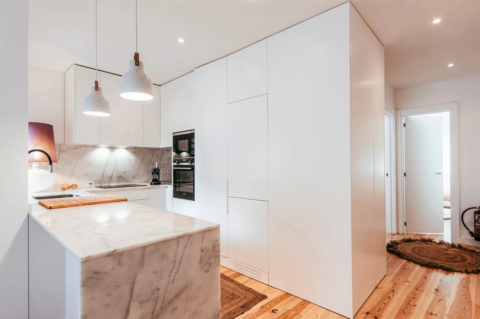 Modern & Charming Alges by GT House-Keuken