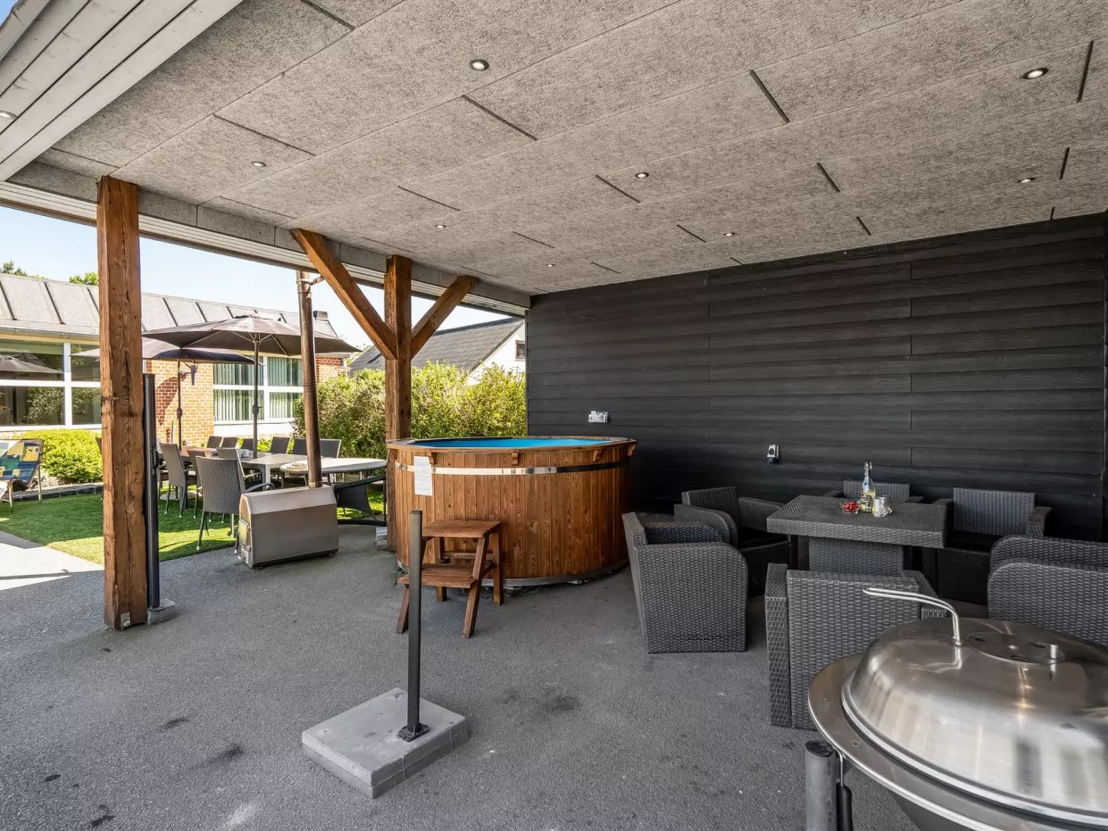 "Borjana" - 500m to the fjord-Buiten