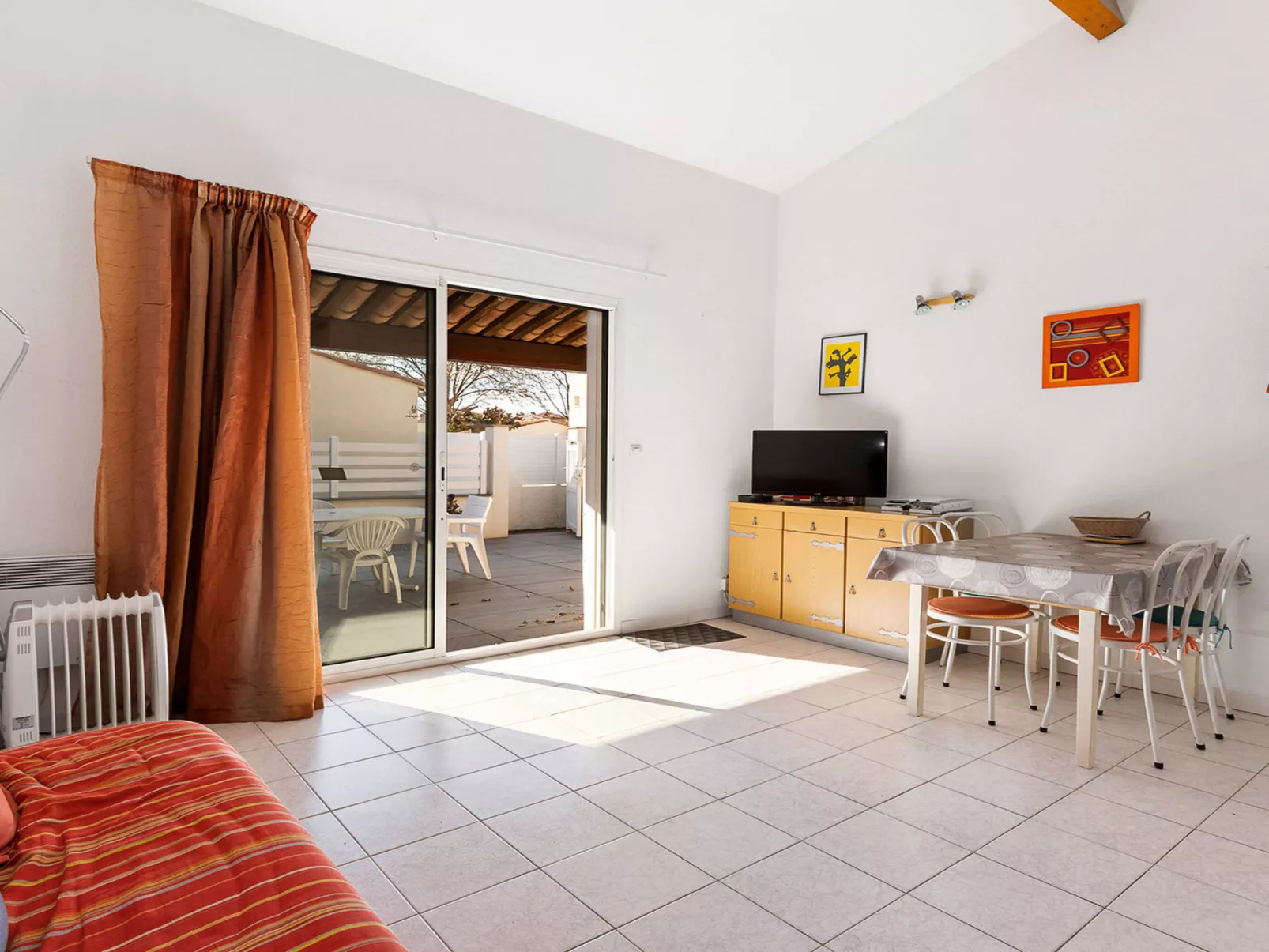 Perles du Soleil-Binnen