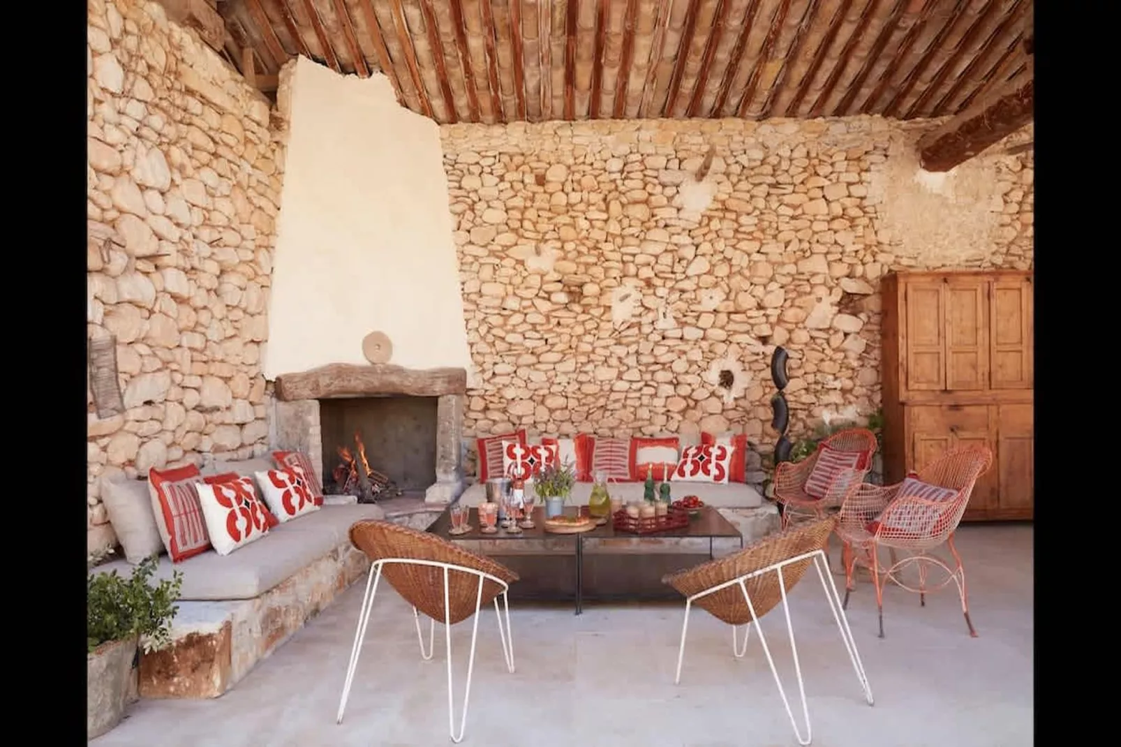 Villa de charme confort au milieu des vignes du Lubéron-Woonkamer