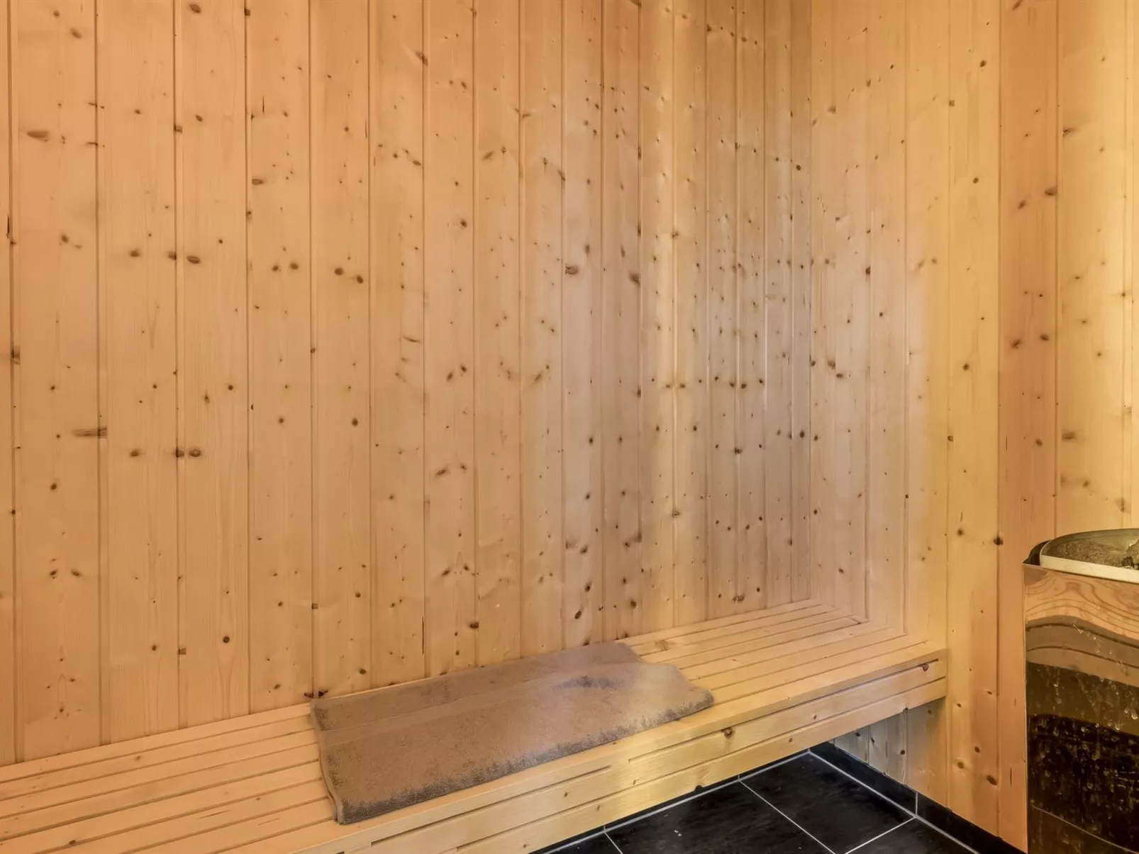 "Merit" - 3.2km from the sea - Binnen