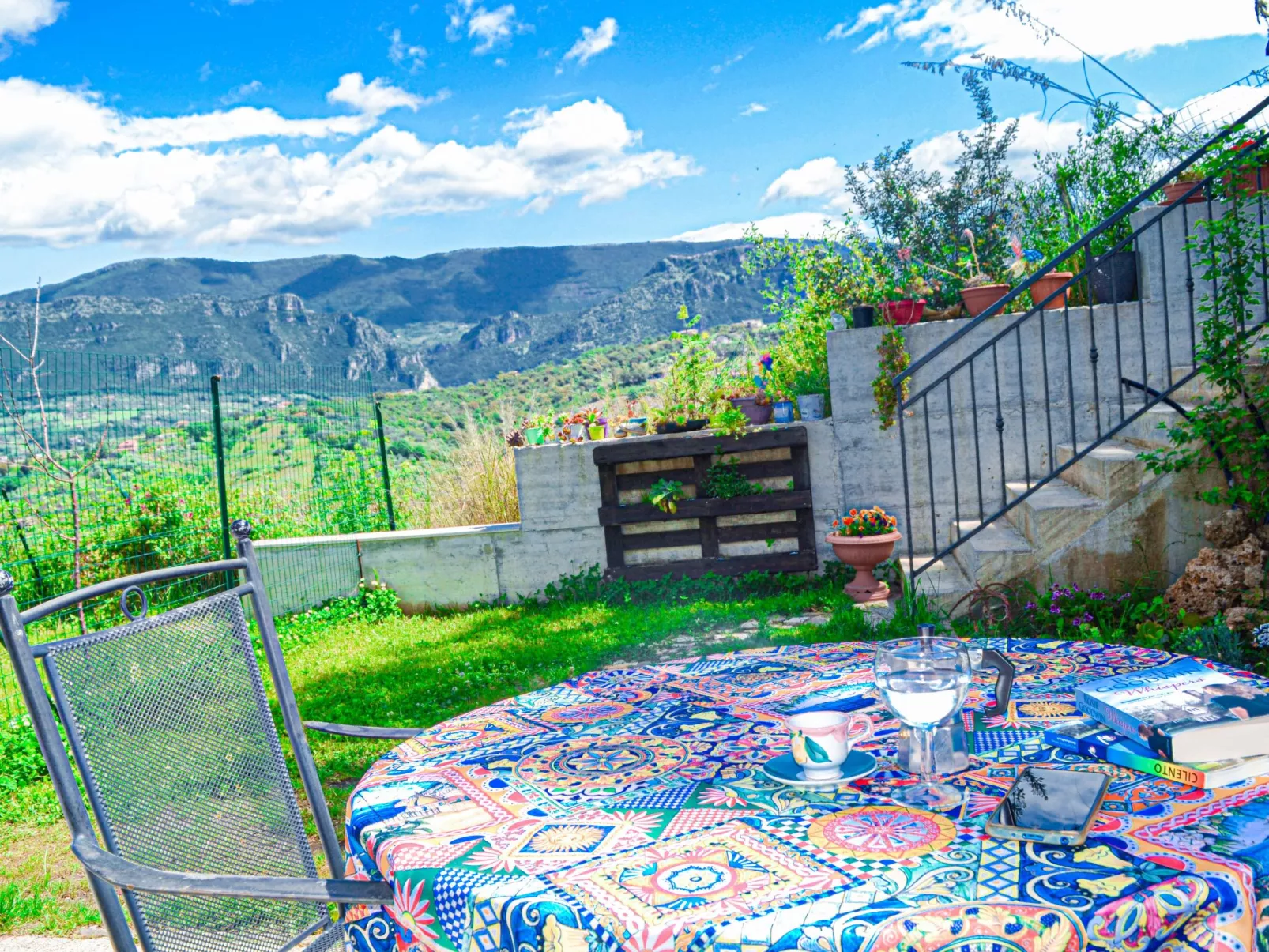 Mit privatem Garten, Meerblick und Gemeinschaftspool - Image-tags.info