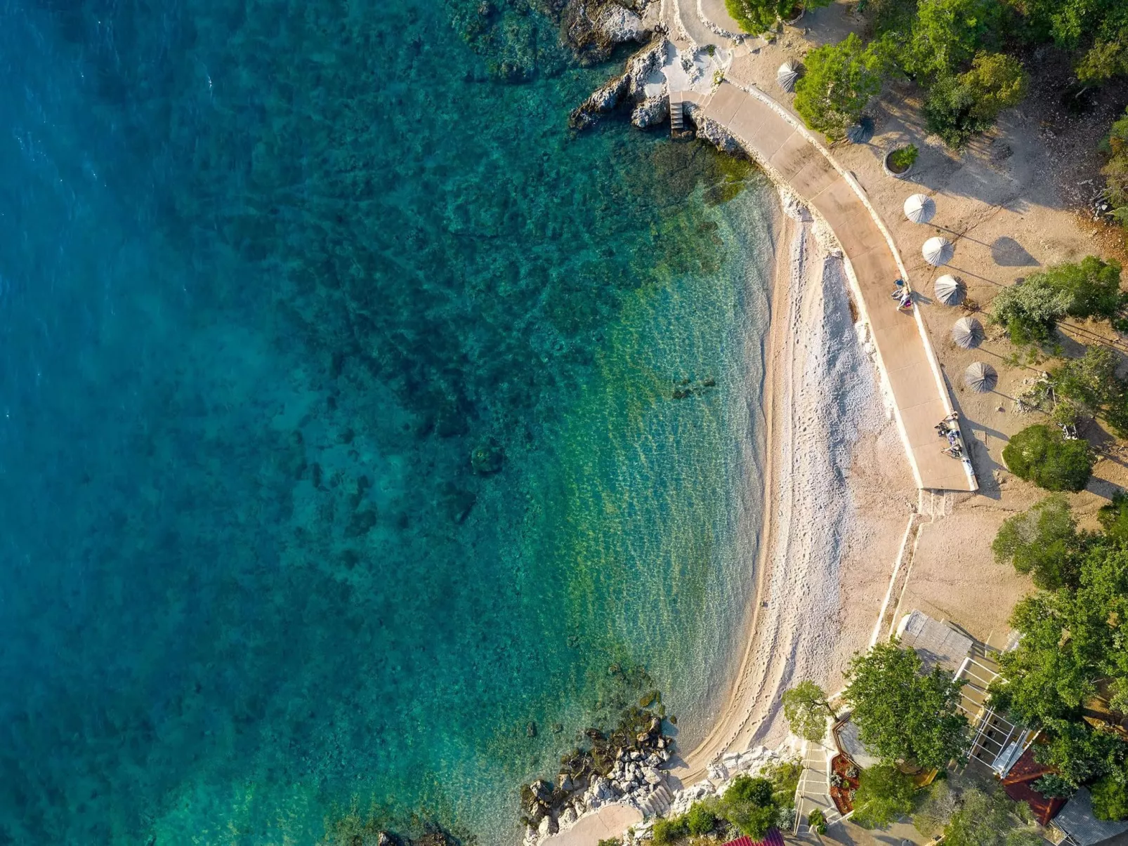 "Laura" mit Blick auf das Wasser - Image-tags.info