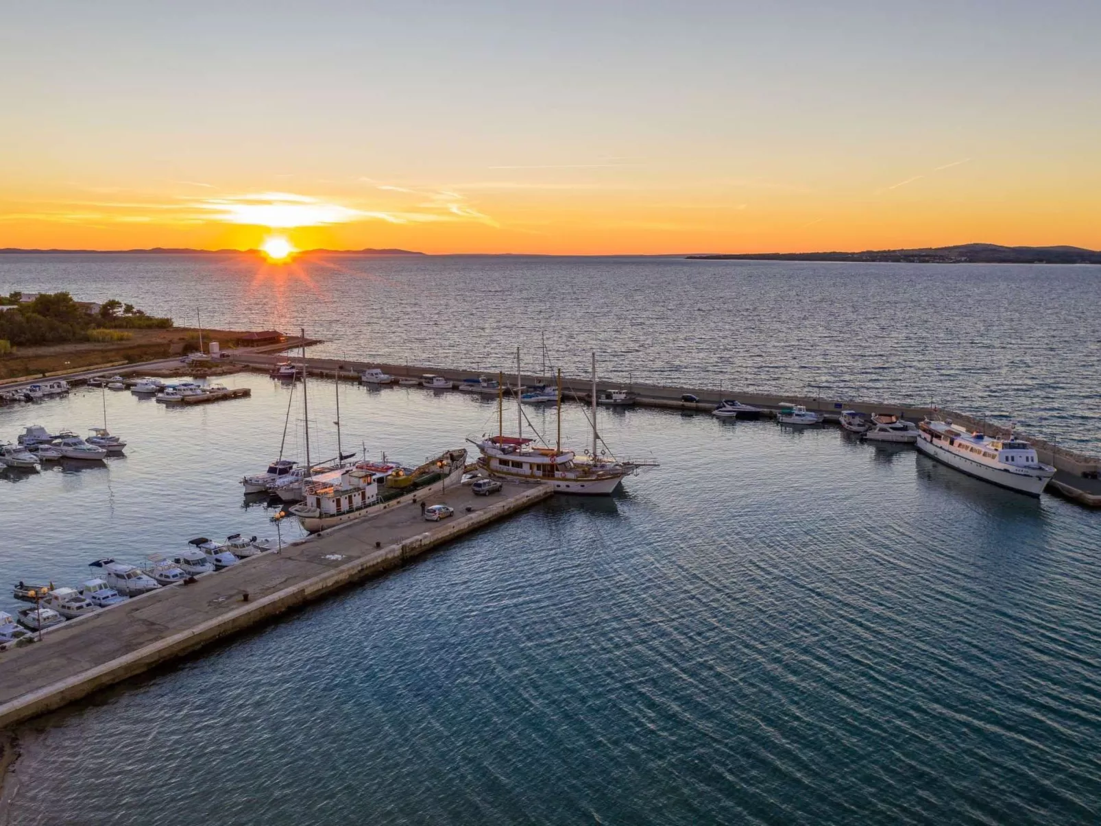 "Lipa" mit Schwimmbad - Image-tags.info